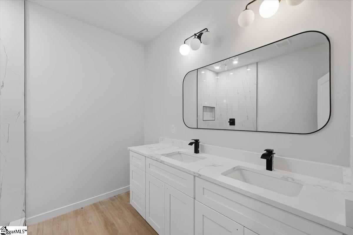 579 Bee Street Property Photo 18