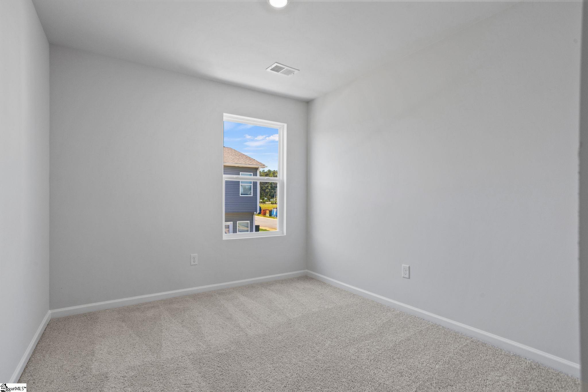 102 Derwent Trail Property Photo 4