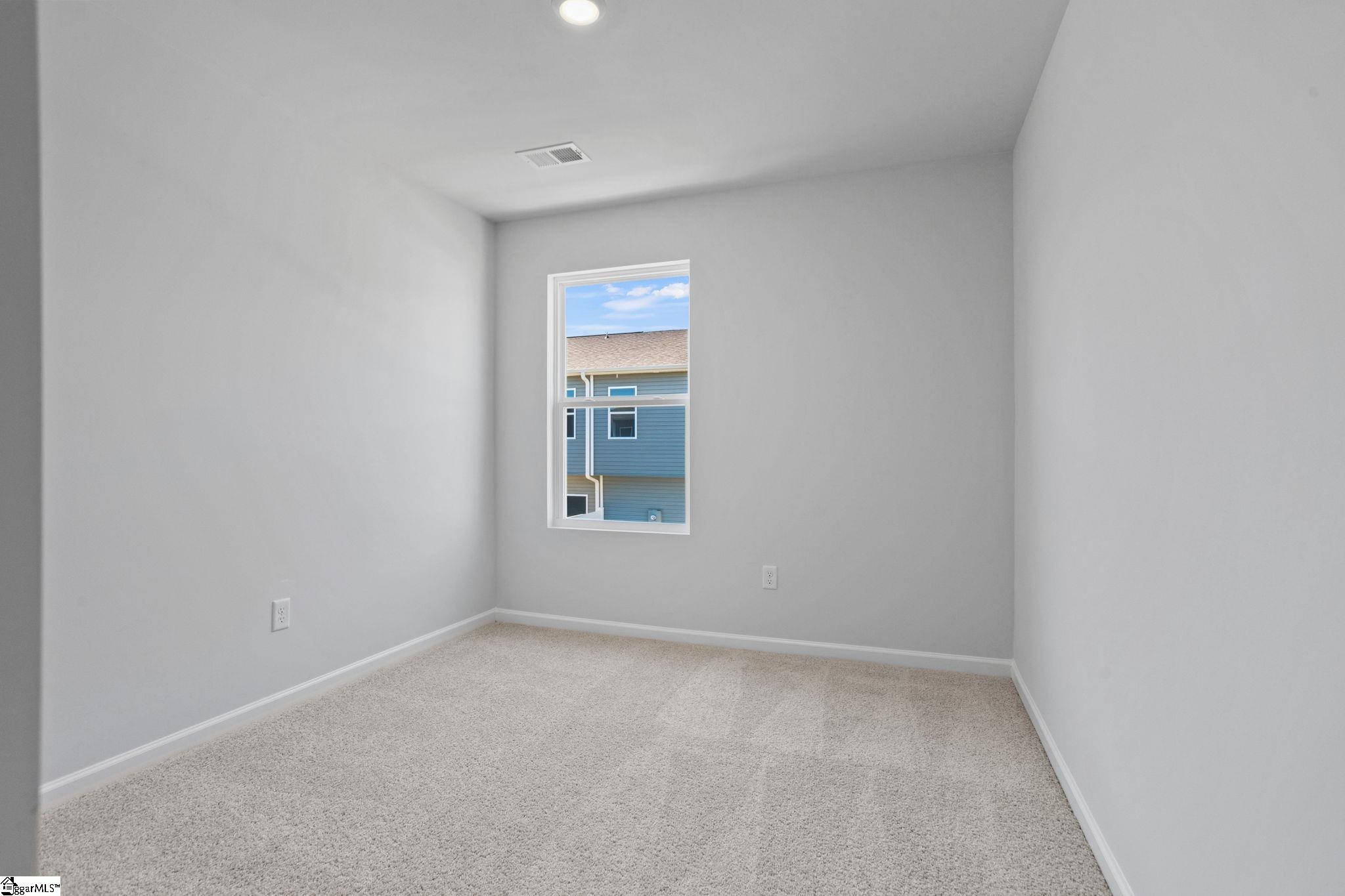 102 Derwent Trail Property Photo 7