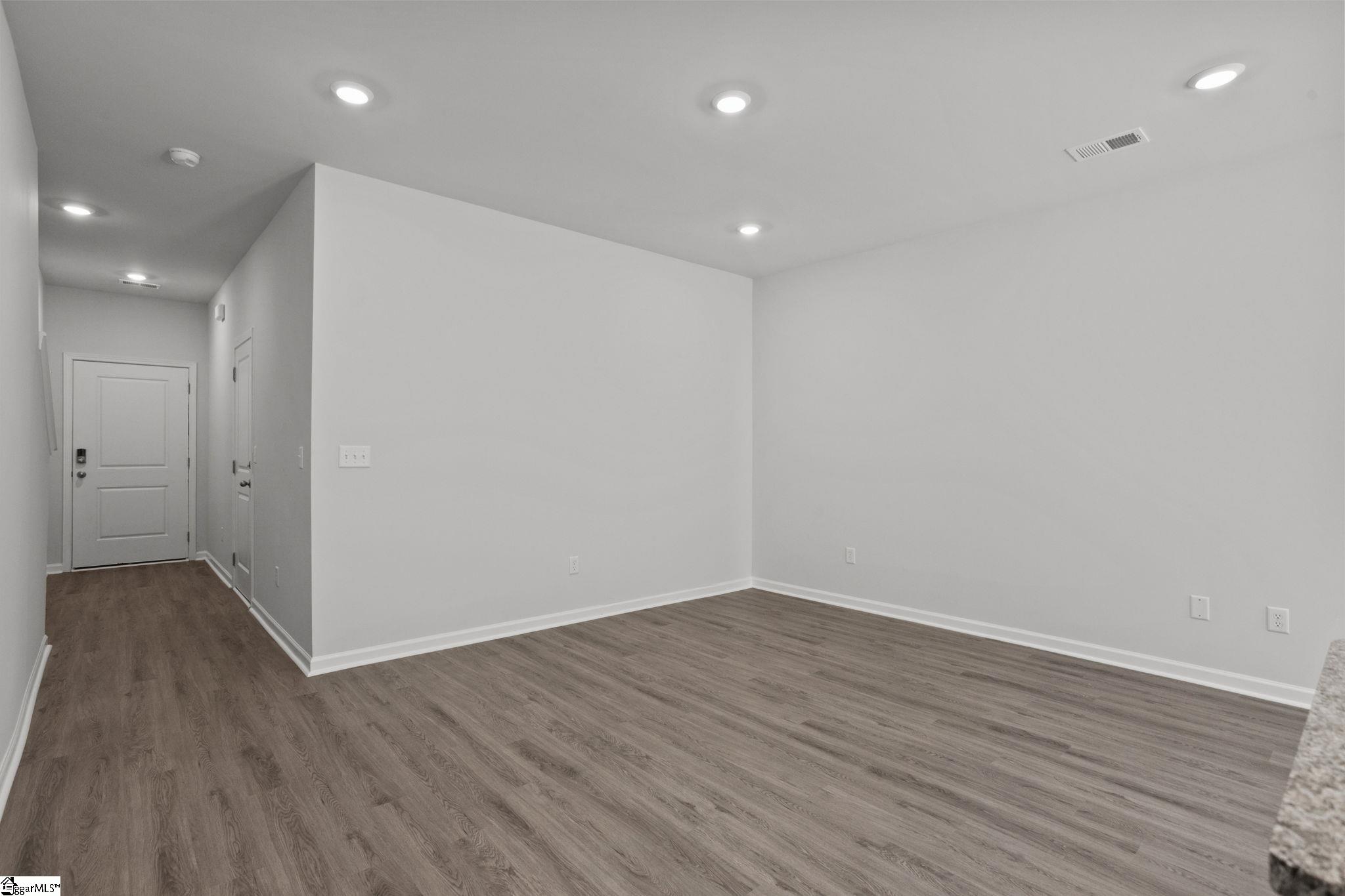 102 Derwent Trail Property Photo 22