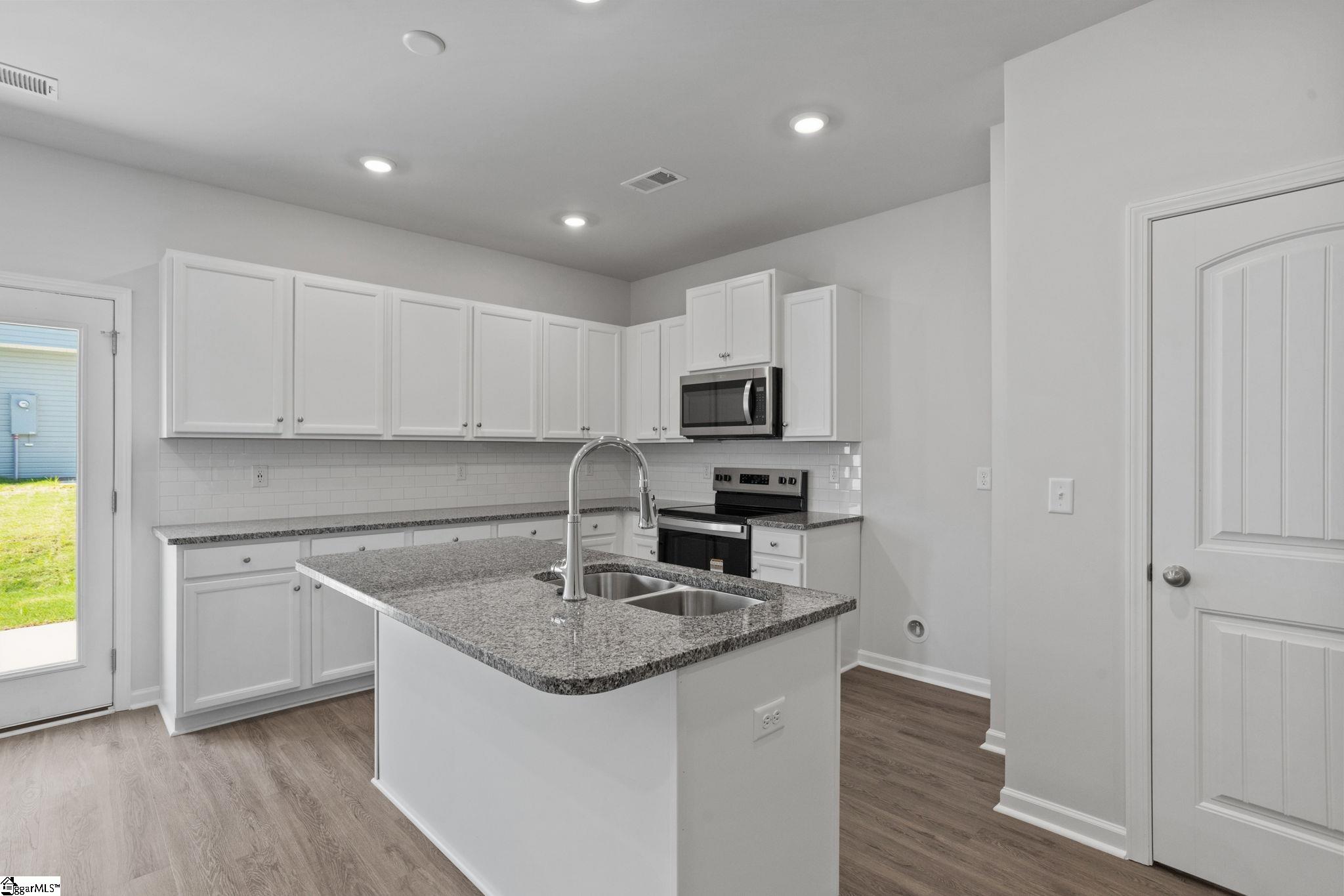 102 Derwent Trail Property Photo 24