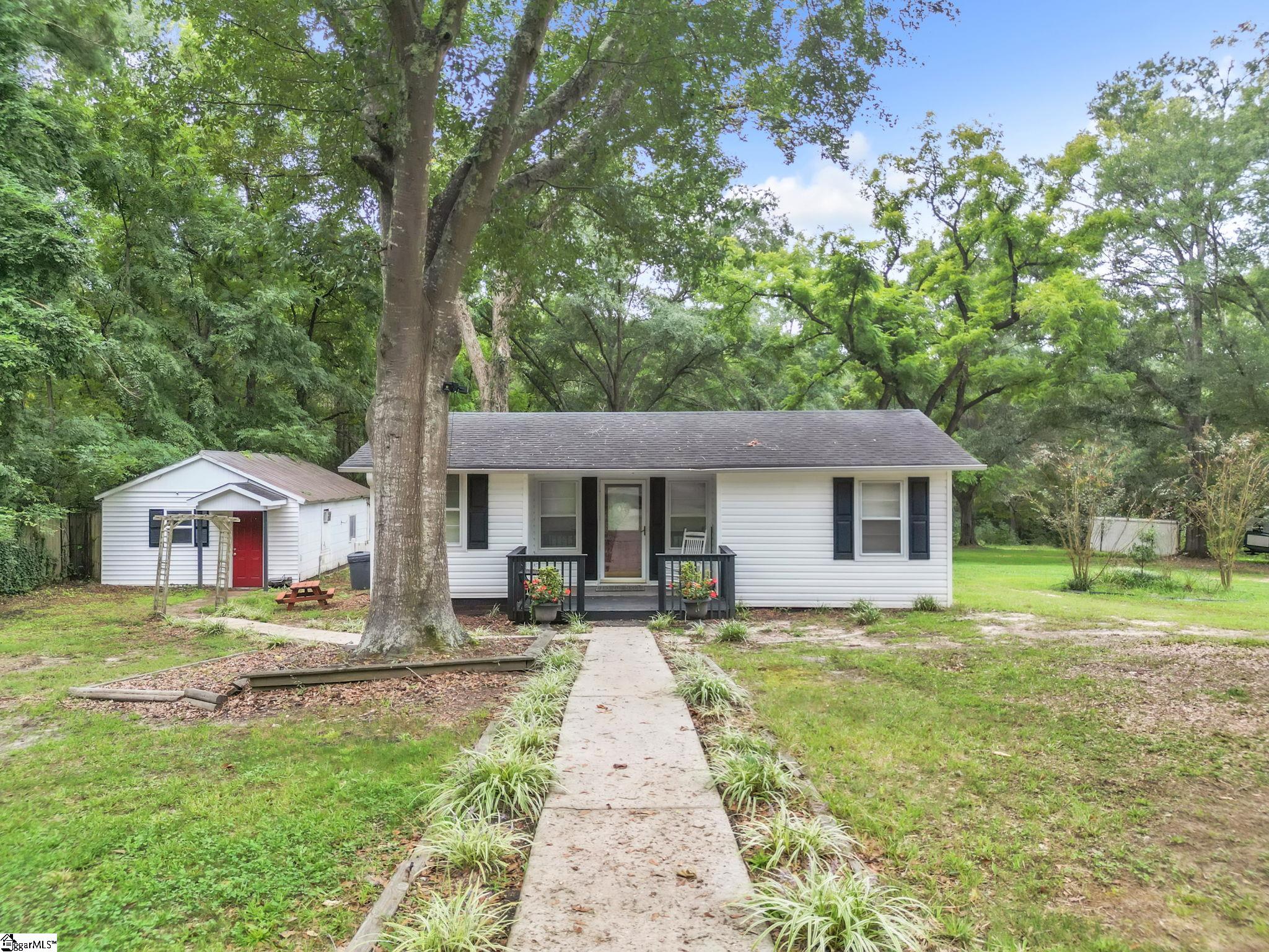 2127 Hellams Road Property Photo 1