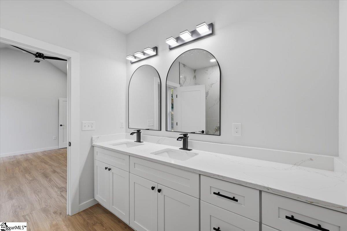 583 Bee Street Property Photo 16