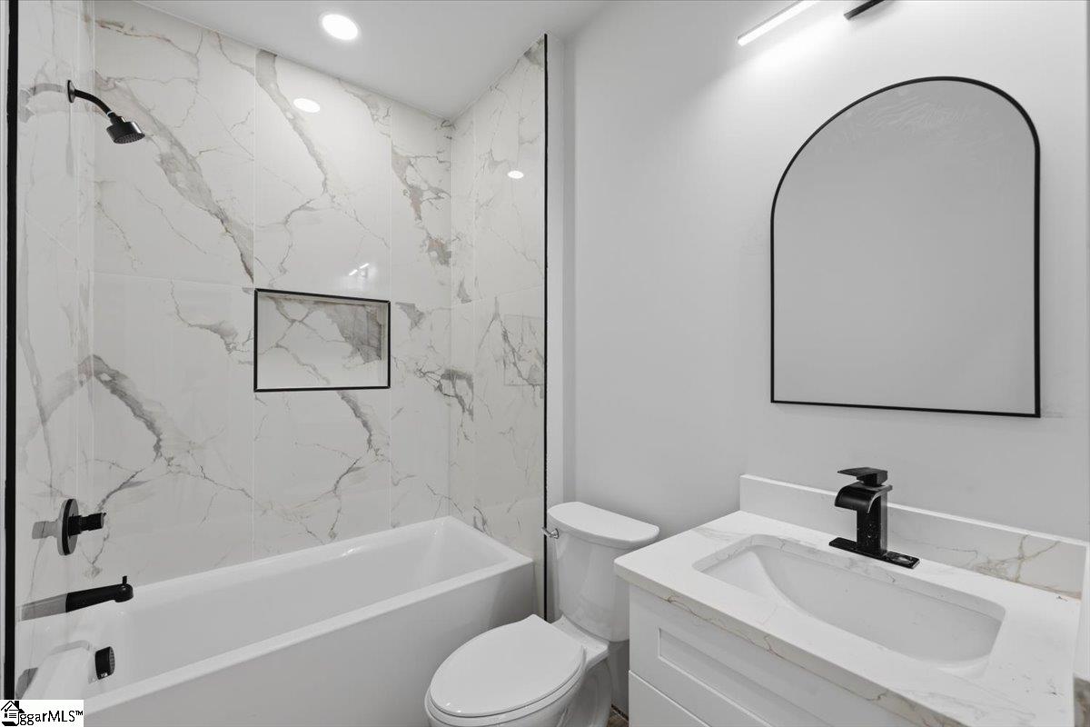 583 Bee Street Property Photo 18