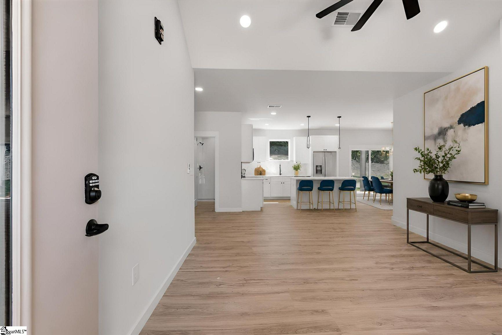 591 Bee Street Property Photo 4