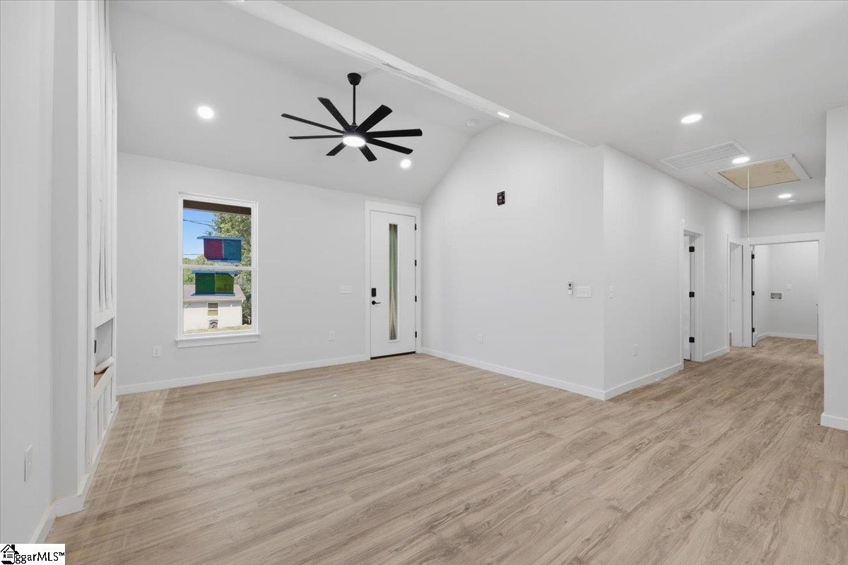 591 Bee Street Property Photo 11