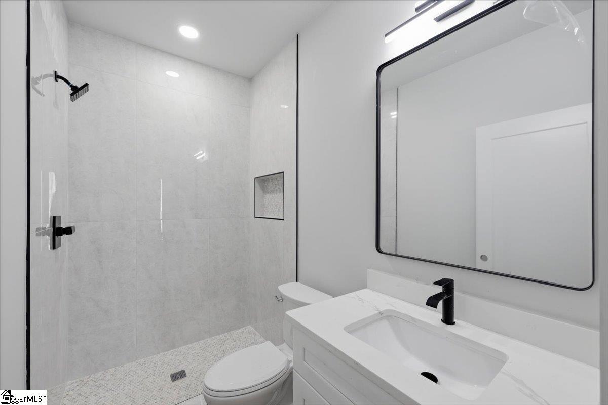 591 Bee Street Property Photo 16