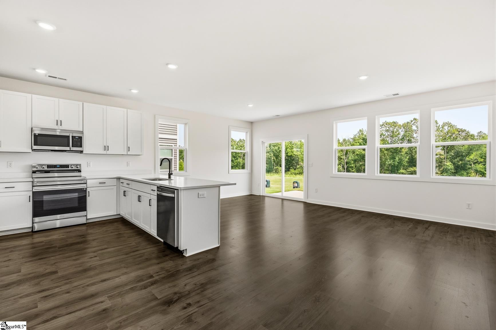 1306 Westgate Village Drive Property Photo 3