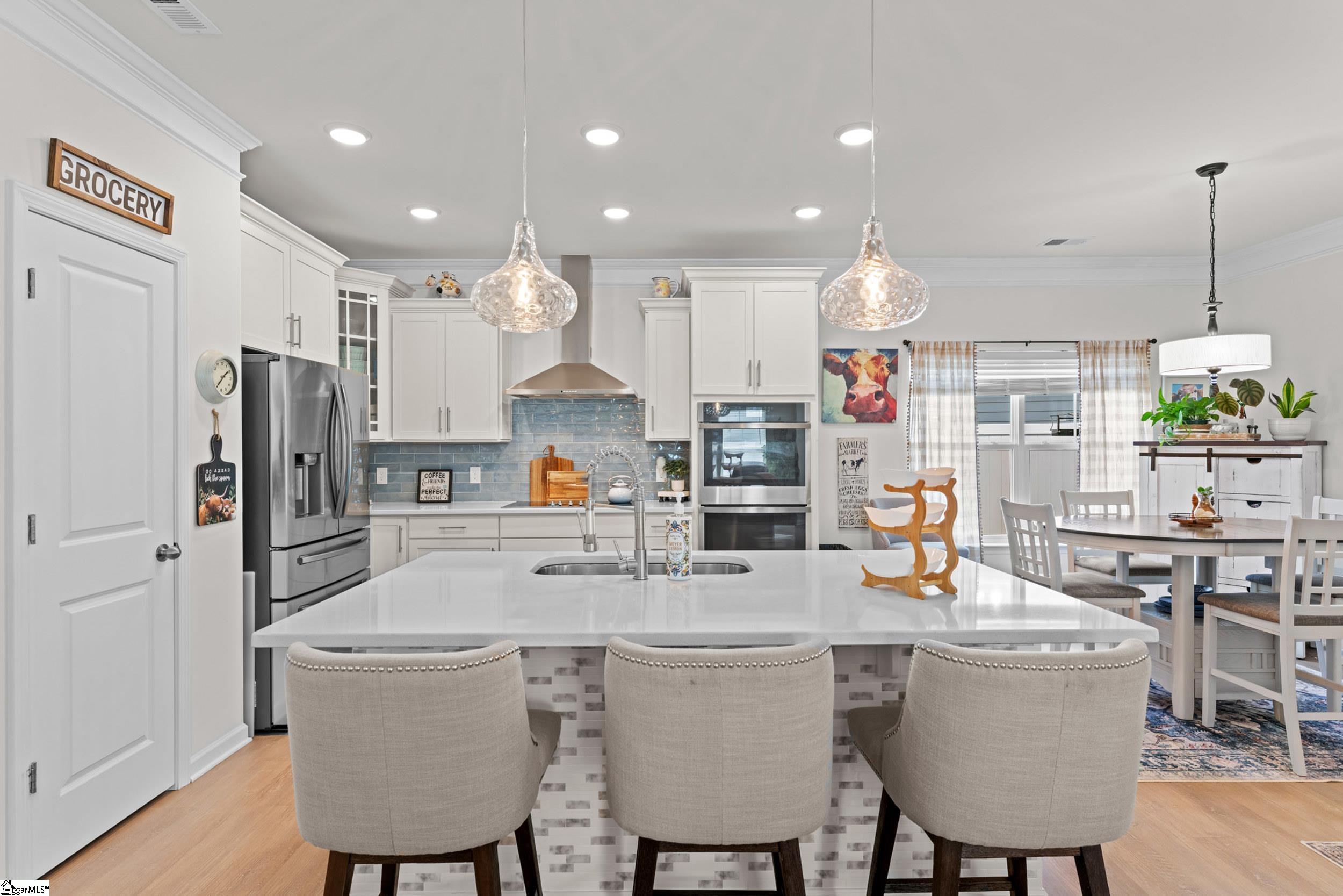 649 Columbus Circle Property Photo 7