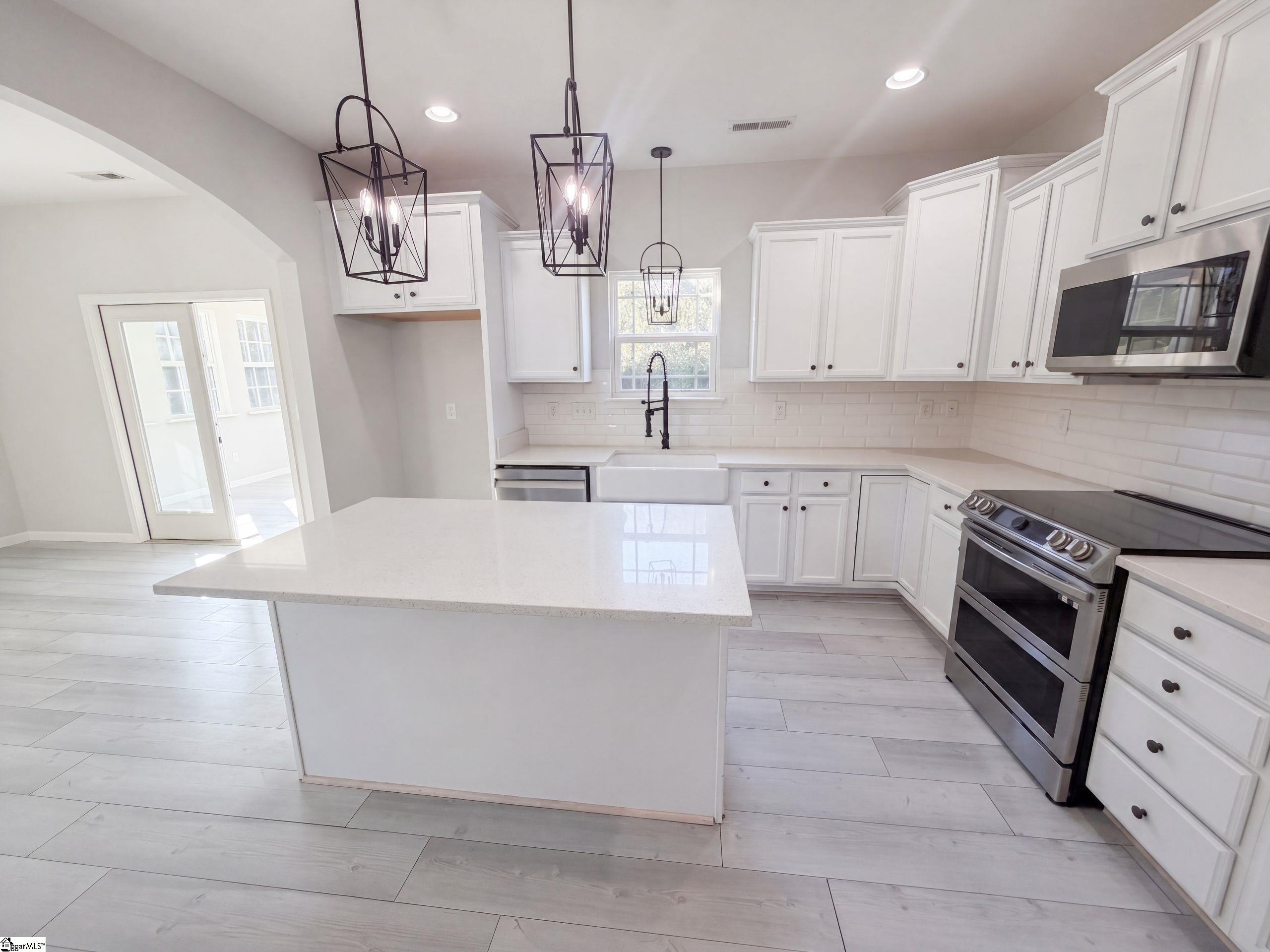 605 Tugaloo Road Property Photo 2