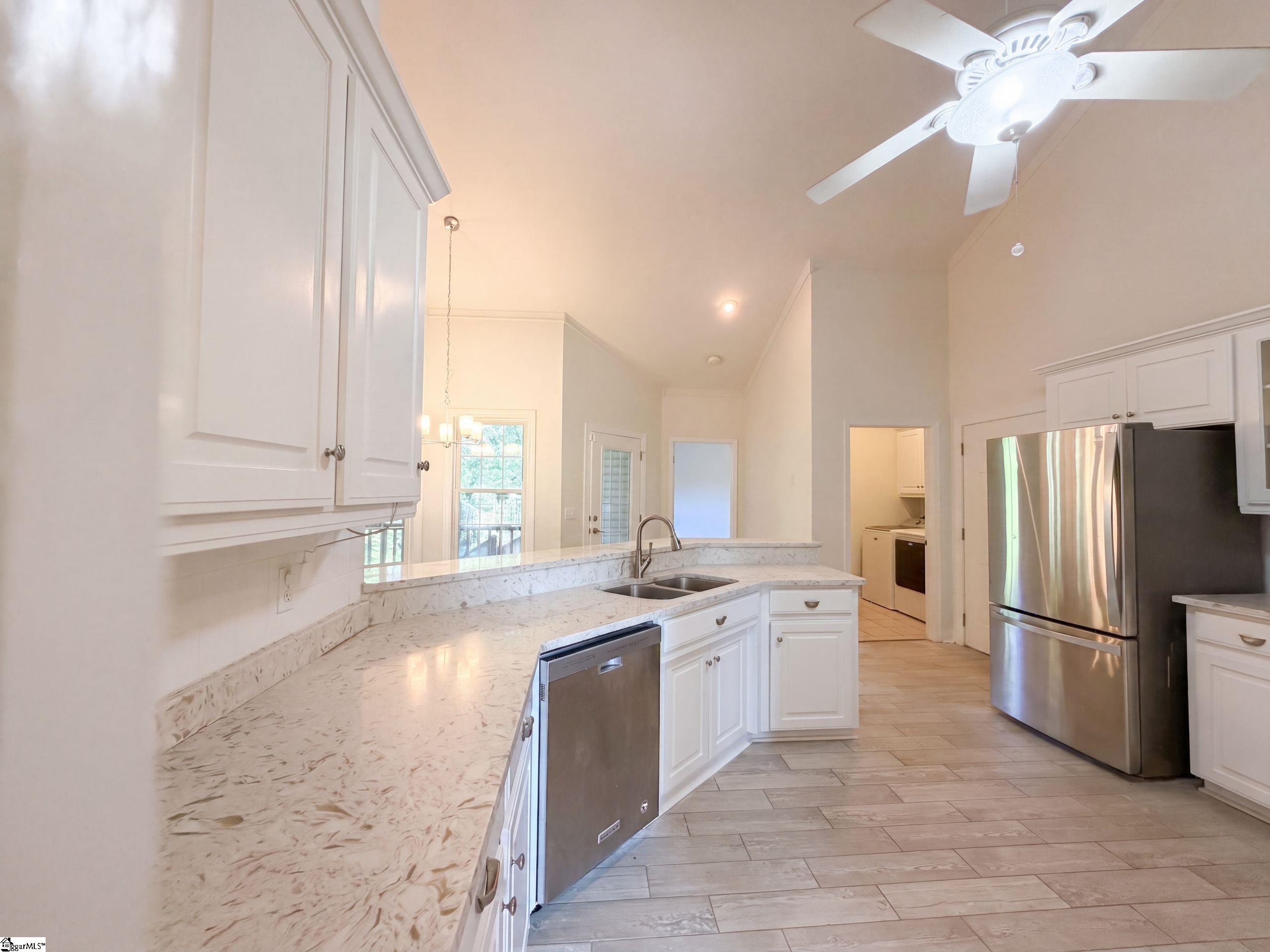 189 Victoria Drive Property Photo 2
