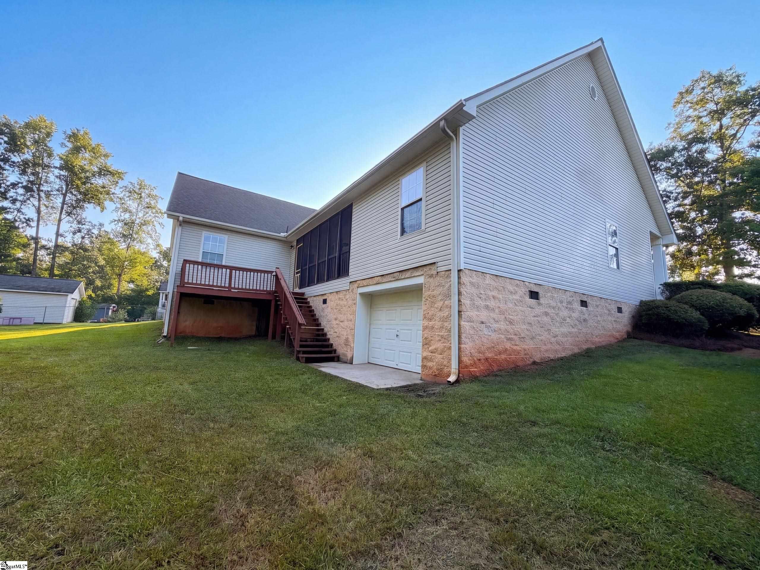 189 Victoria Drive Property Photo 5