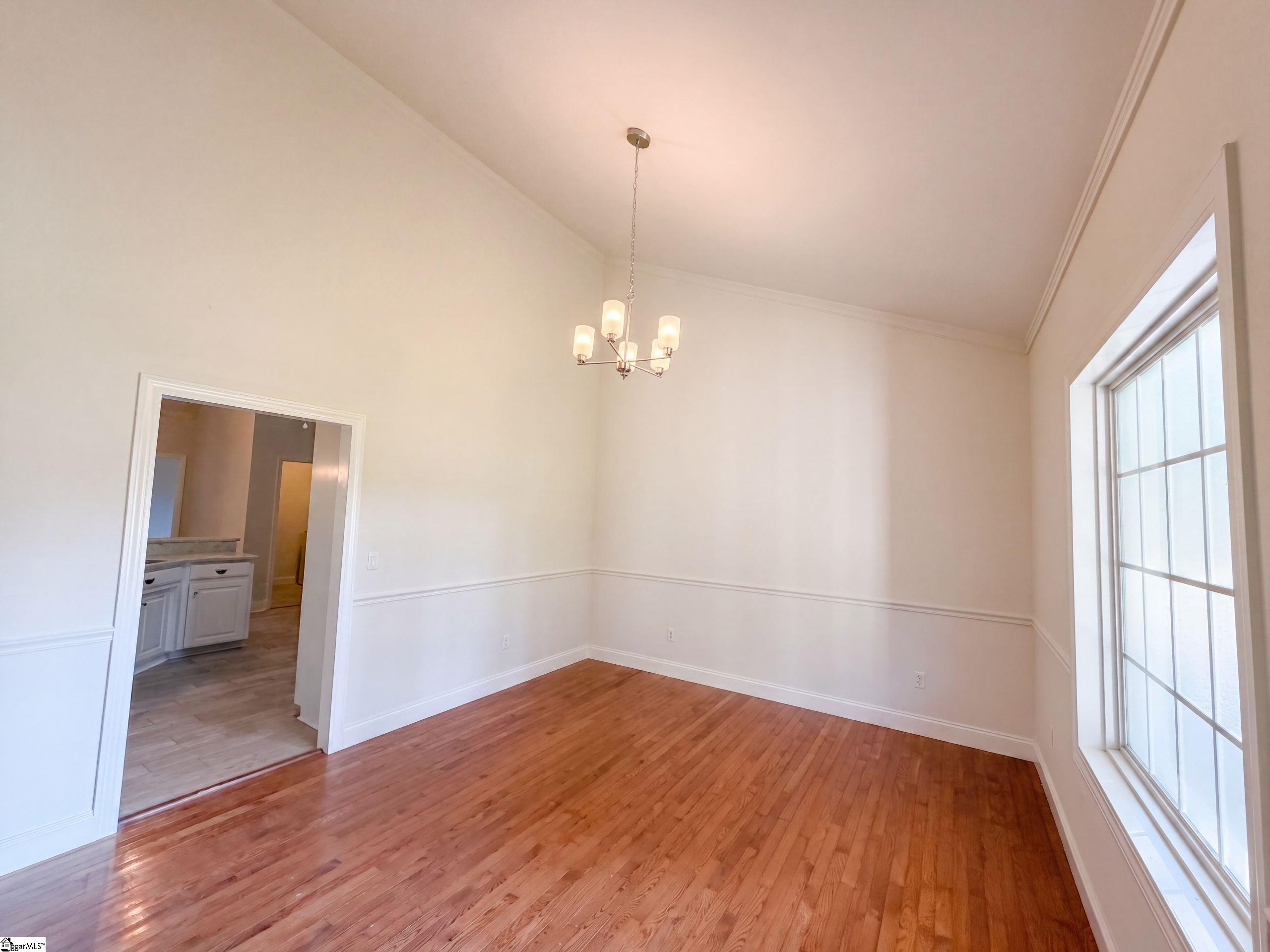 189 Victoria Drive Property Photo 7
