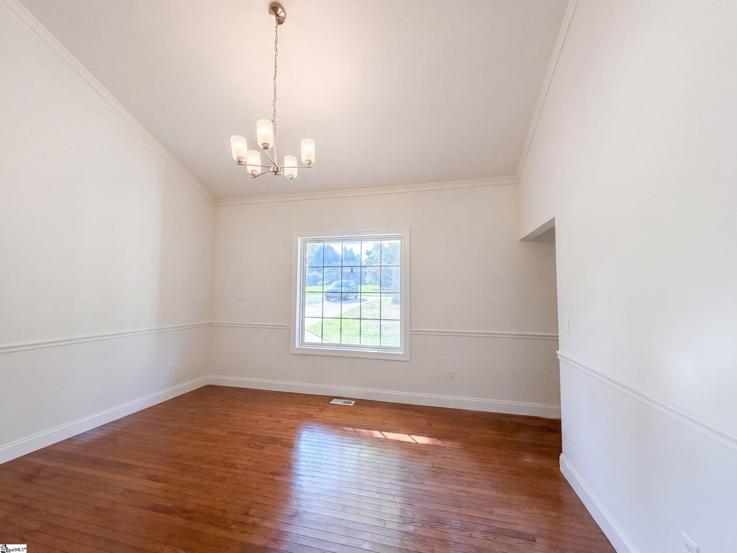 189 Victoria Drive Property Photo 8