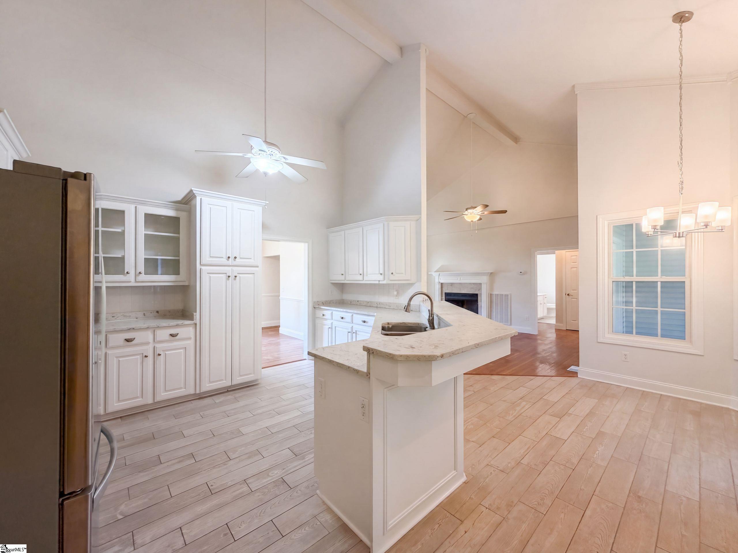 189 Victoria Drive Property Photo 12