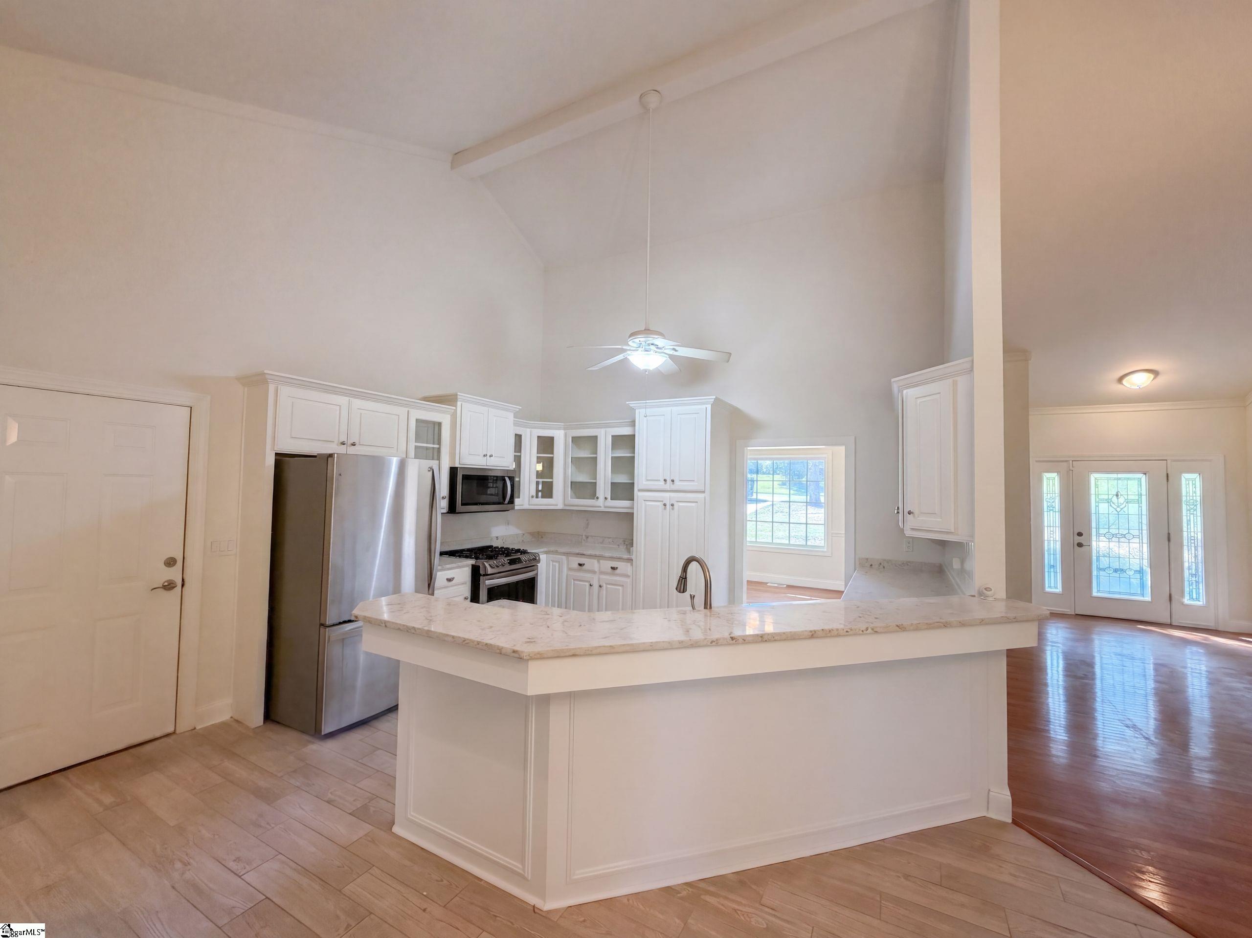189 Victoria Drive Property Photo 14