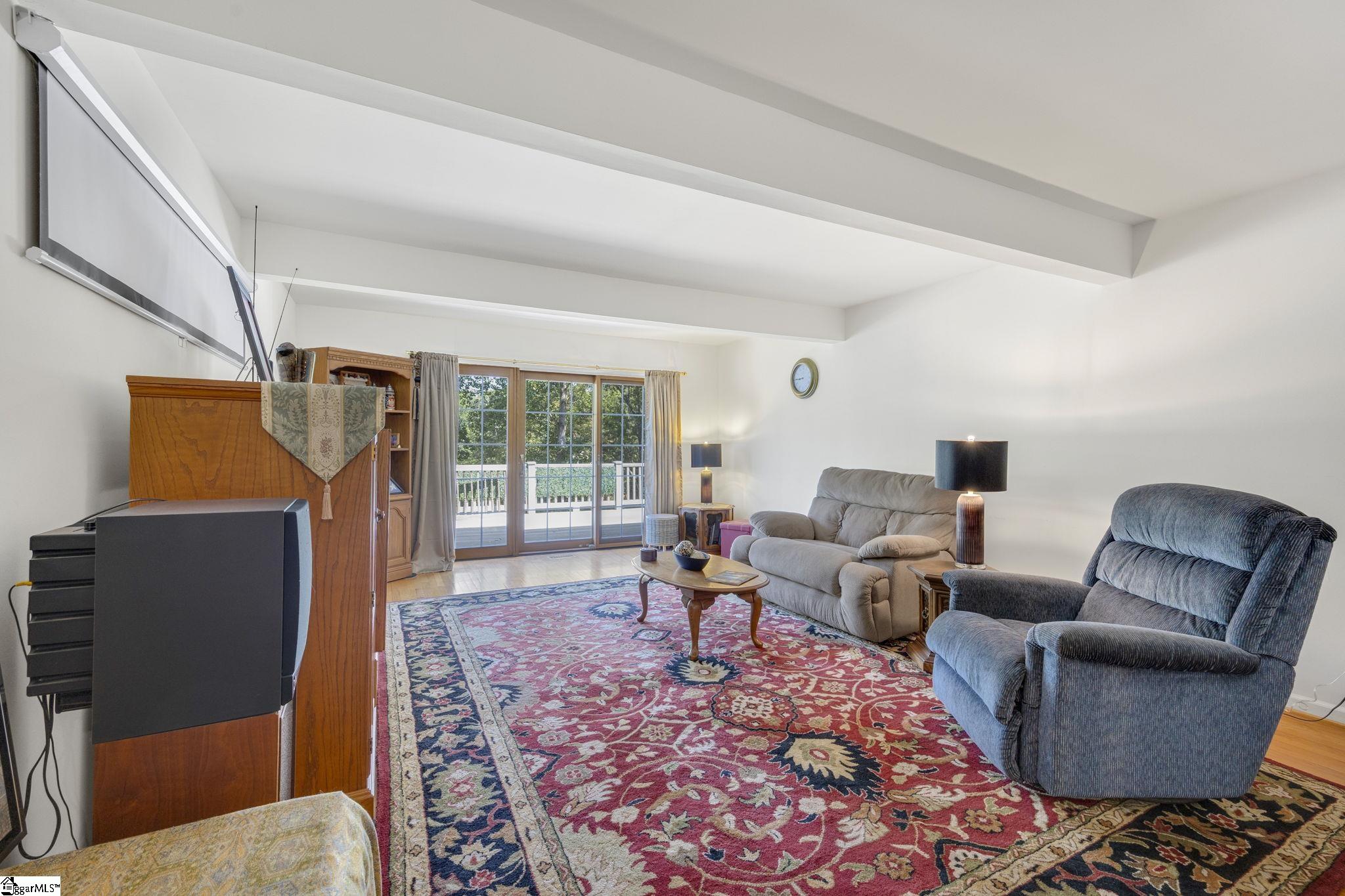 106 Whippoorwill Drive Property Photo 4