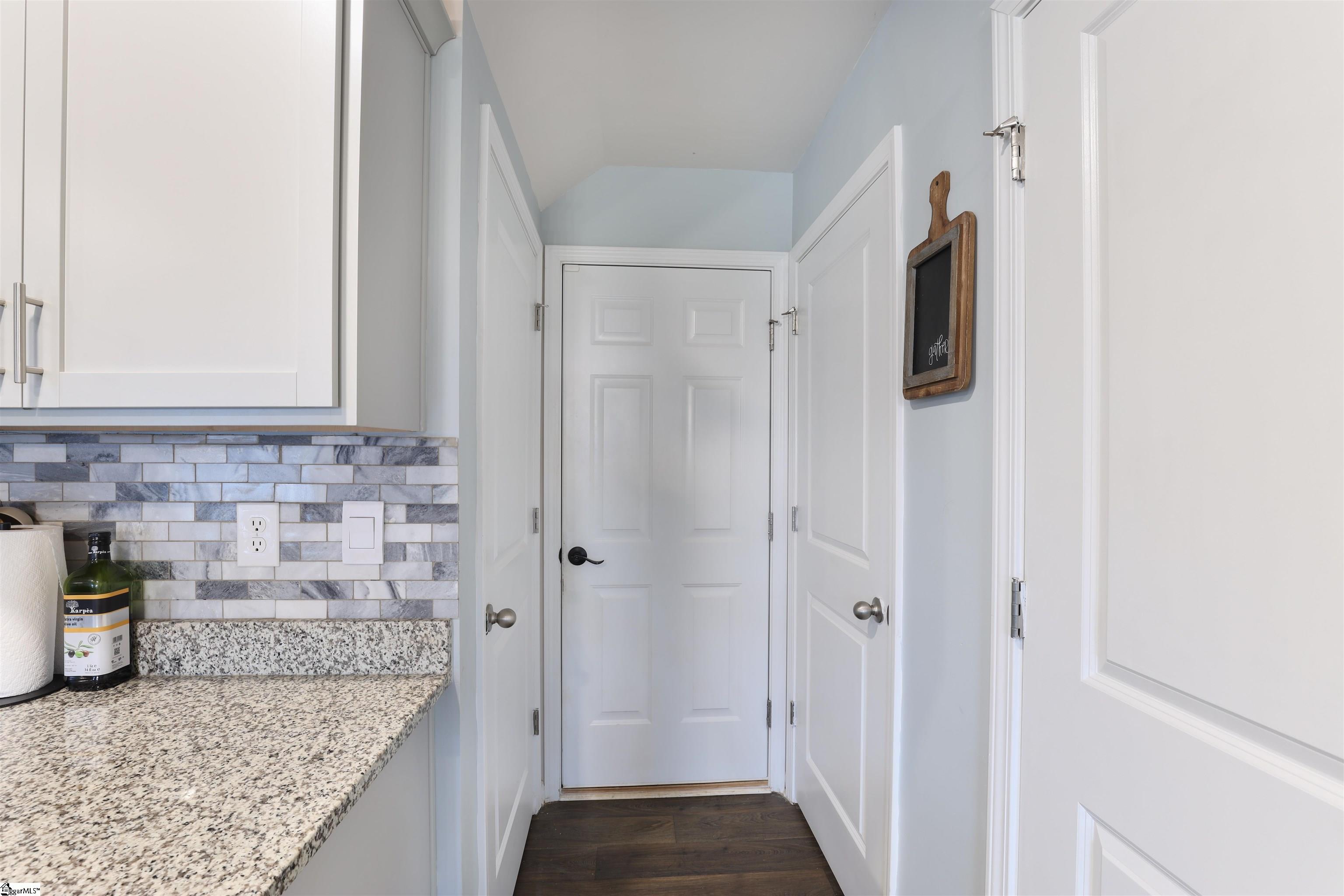 906 Ashwood Way Property Photo 11
