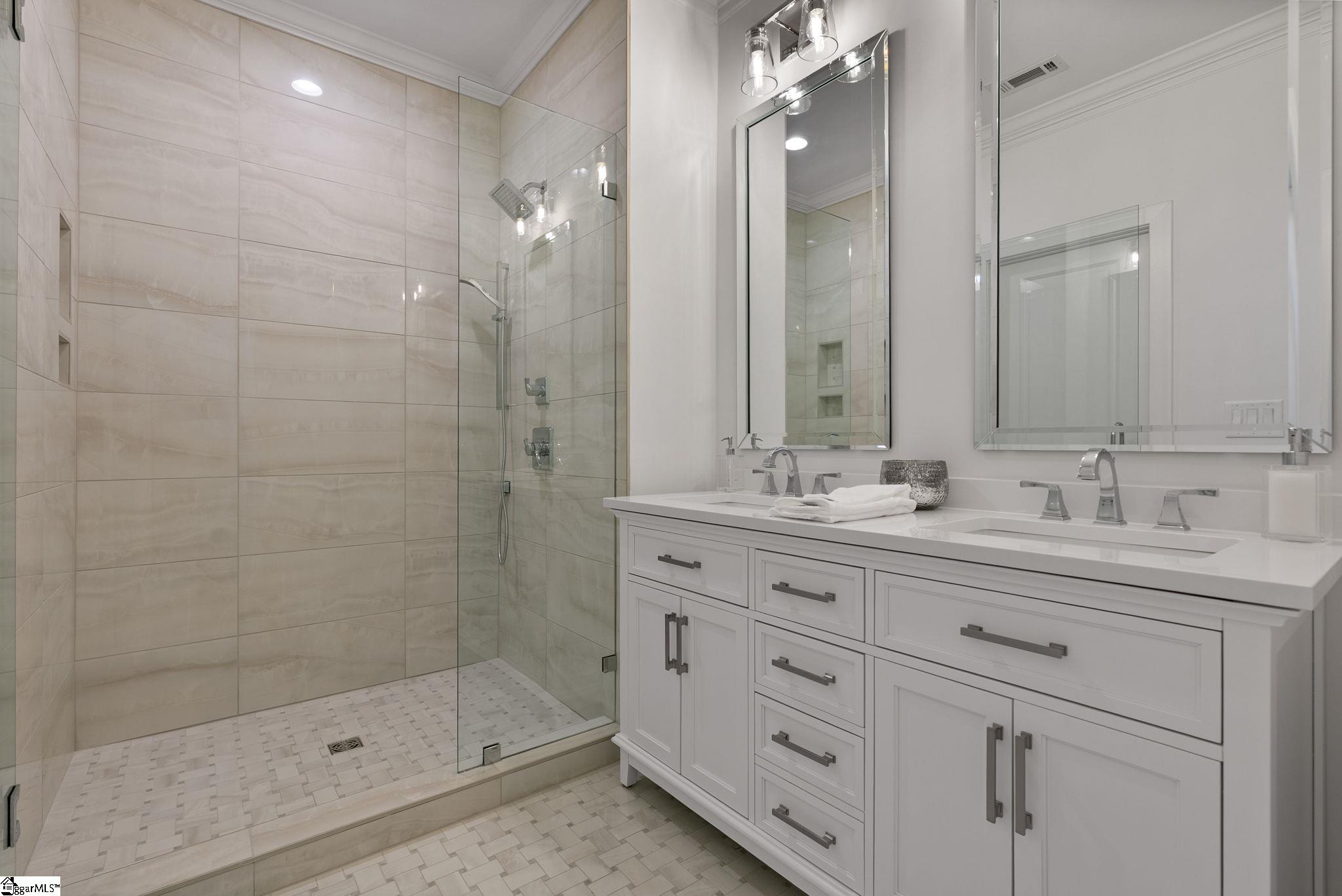 5 Savona Drive Property Photo 23