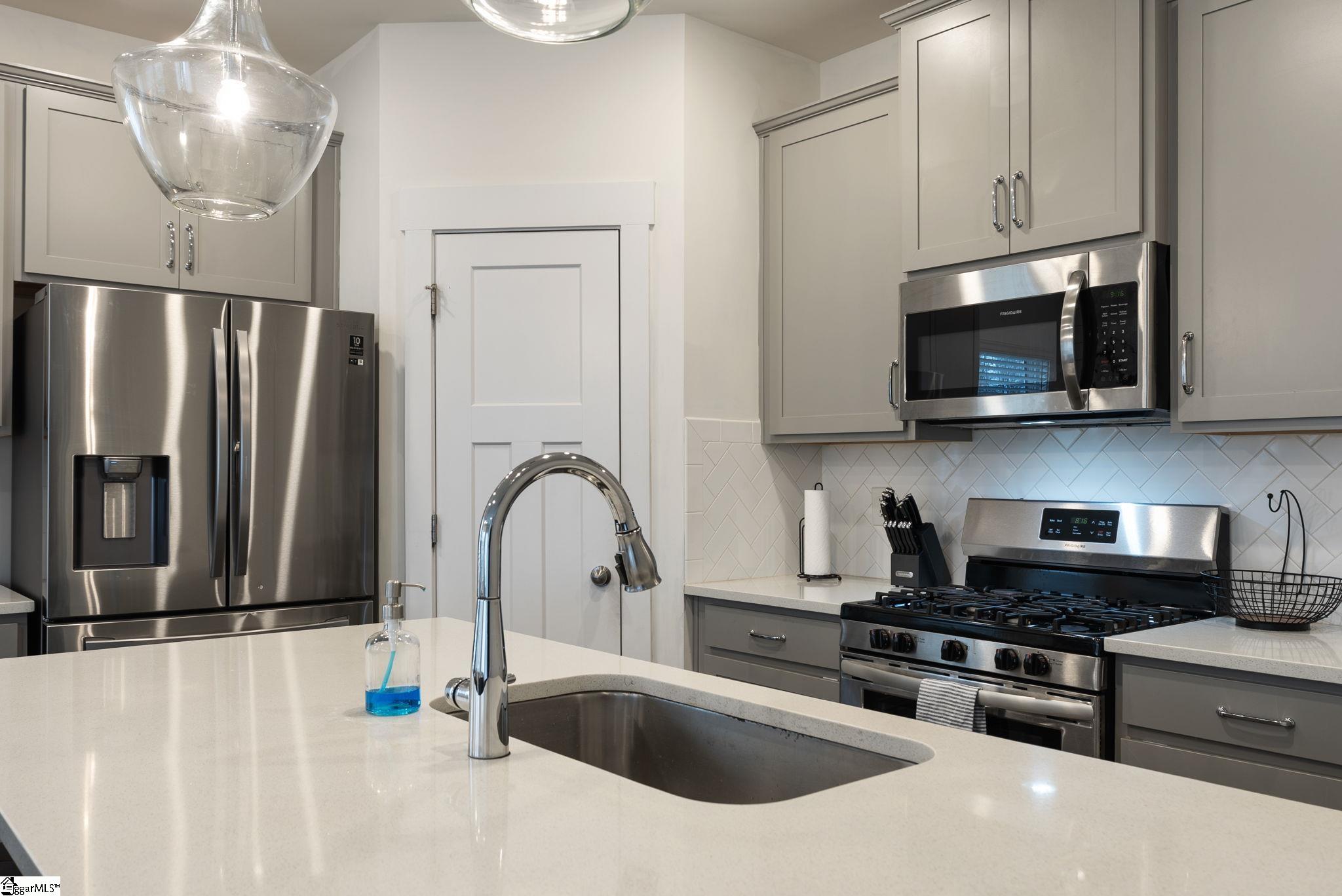 100 Grey Oak Trail Property Photo 8