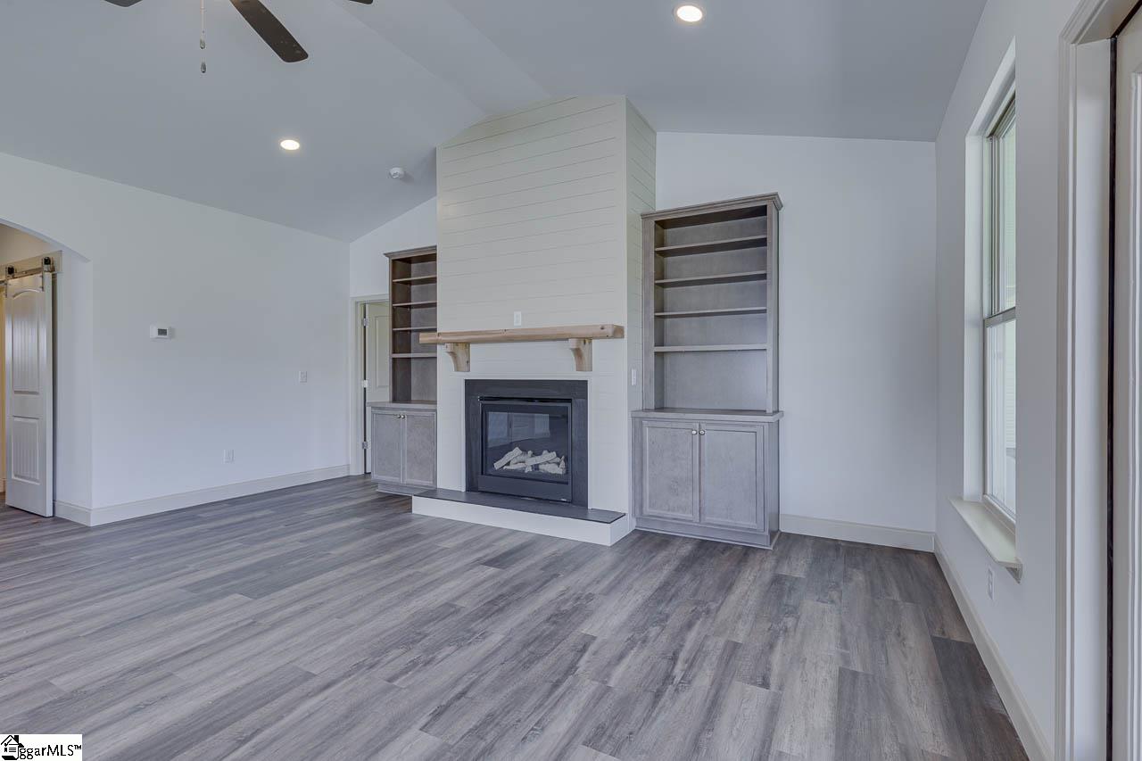 106 Old Glory Court Property Photo 12