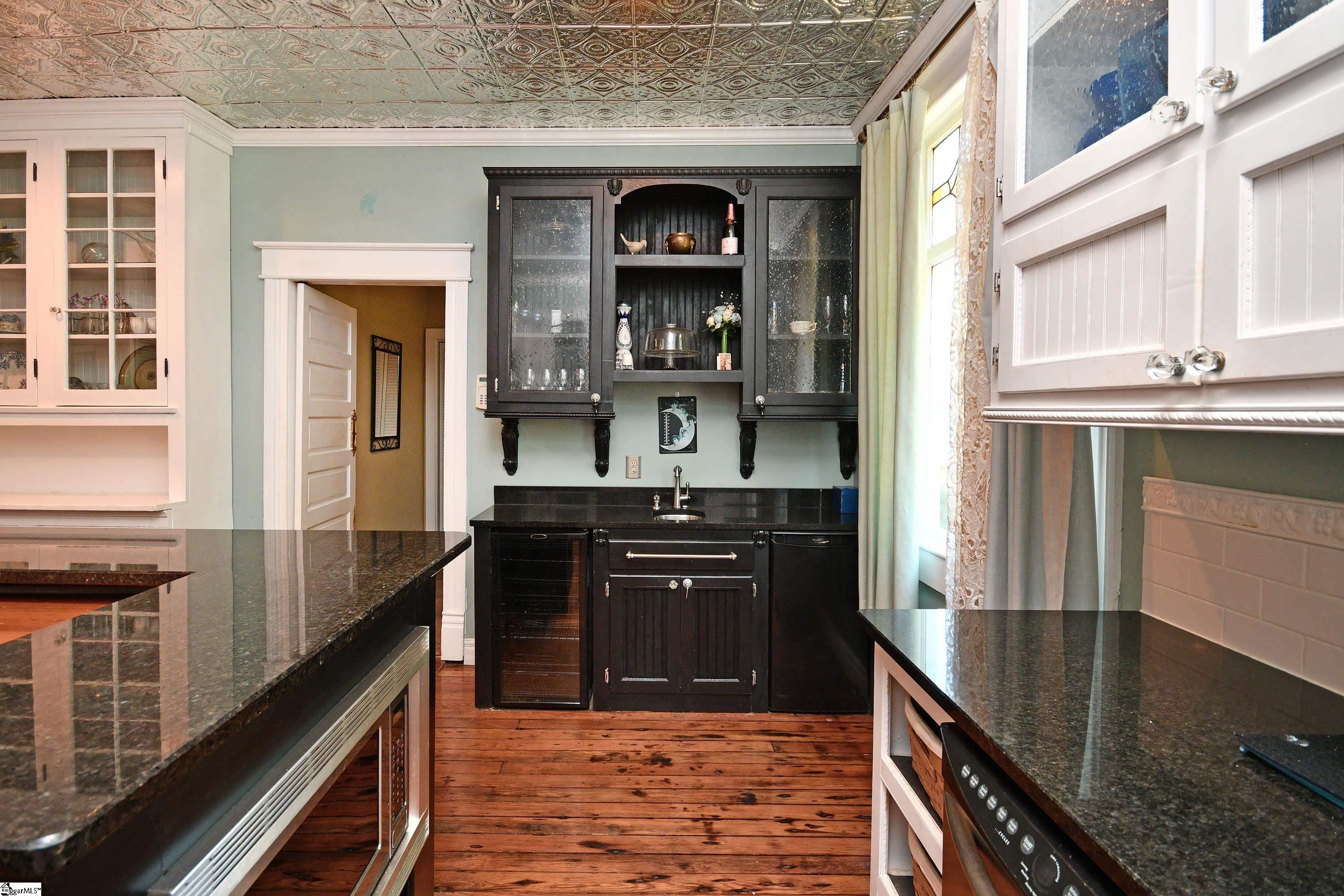 902 W Market Street Property Photo 16