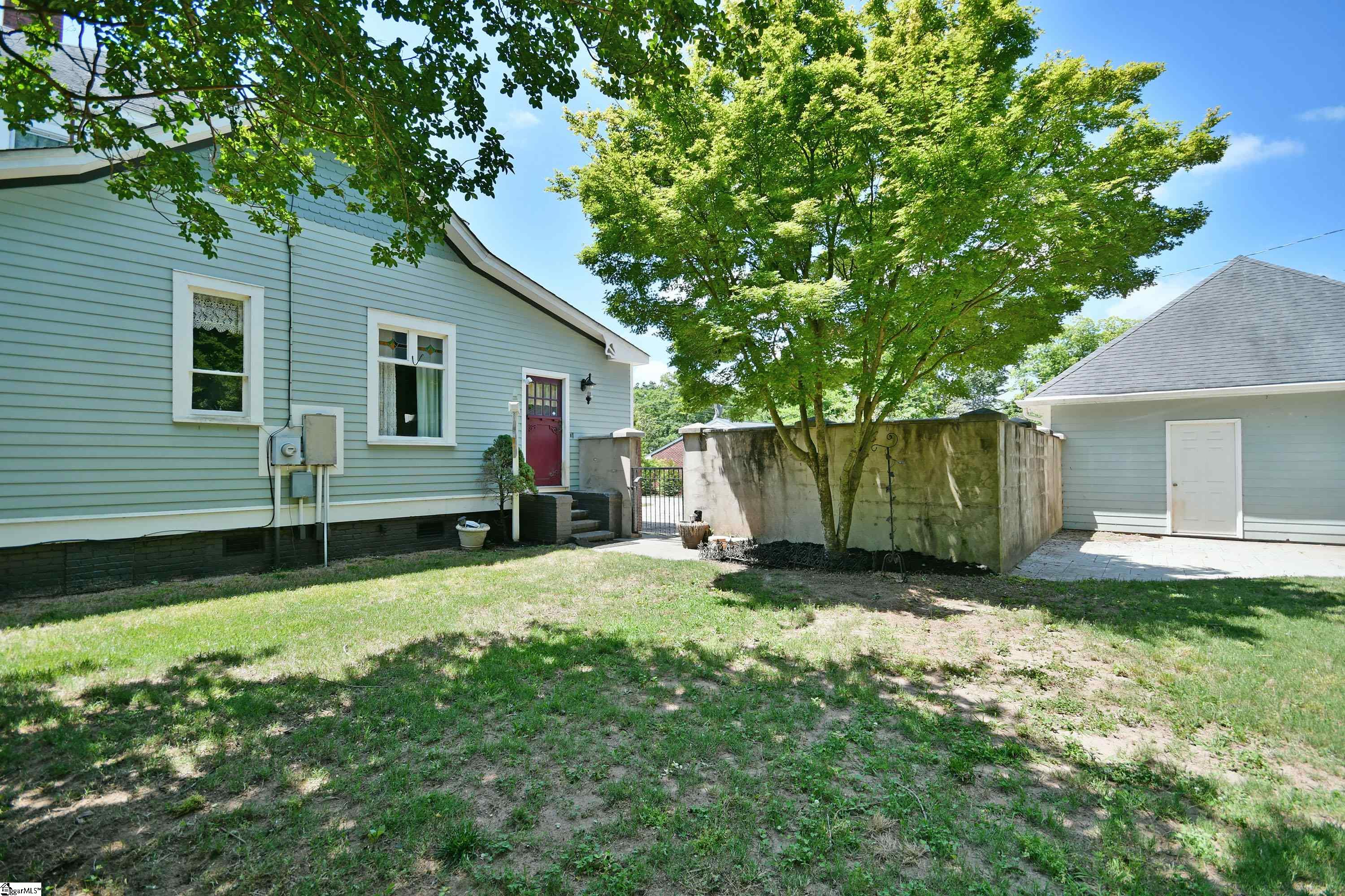 902 W Market Street Property Photo 34