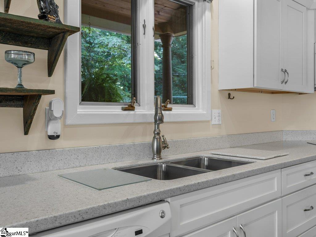 1522 W Lakeshore Drive Property Photo 8