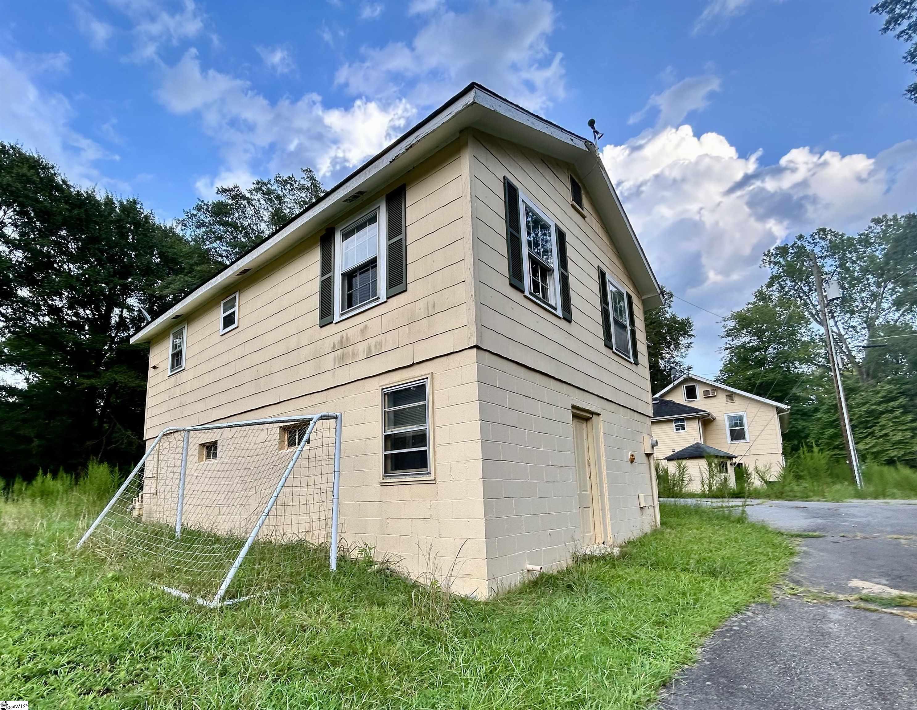 210/220 Willow Street Property Photo 3