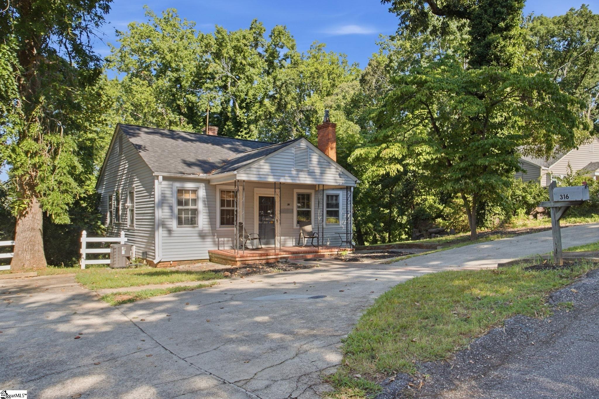 316 Melville Avenue Property Photo 2