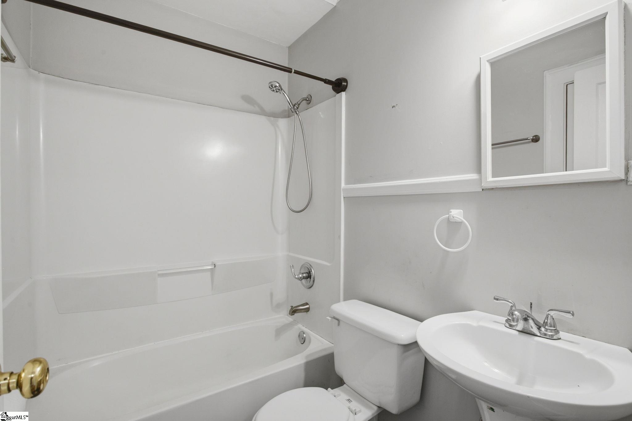 316 Melville Avenue Property Photo 13