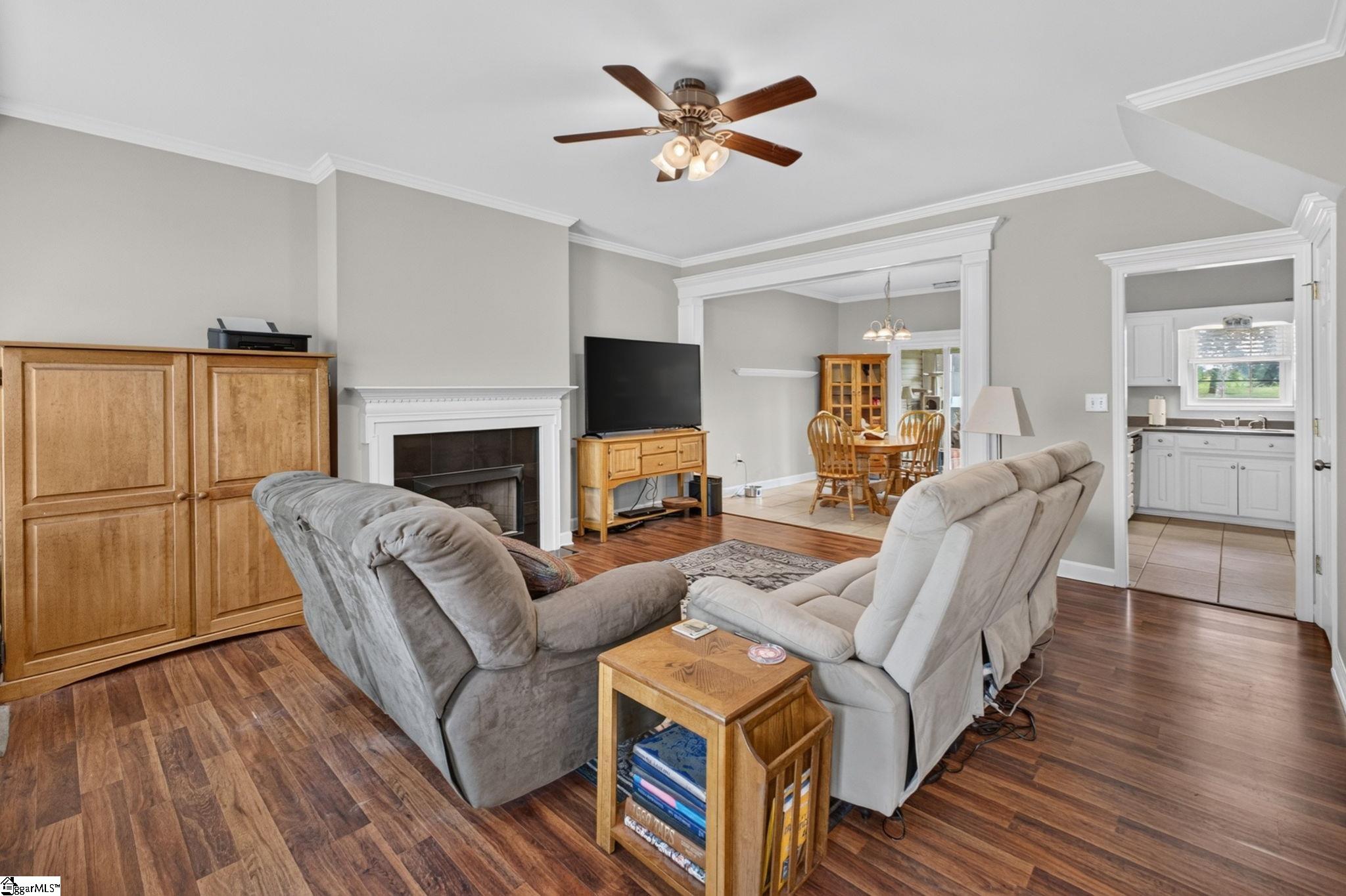 433 Rexford Drive Property Photo 4