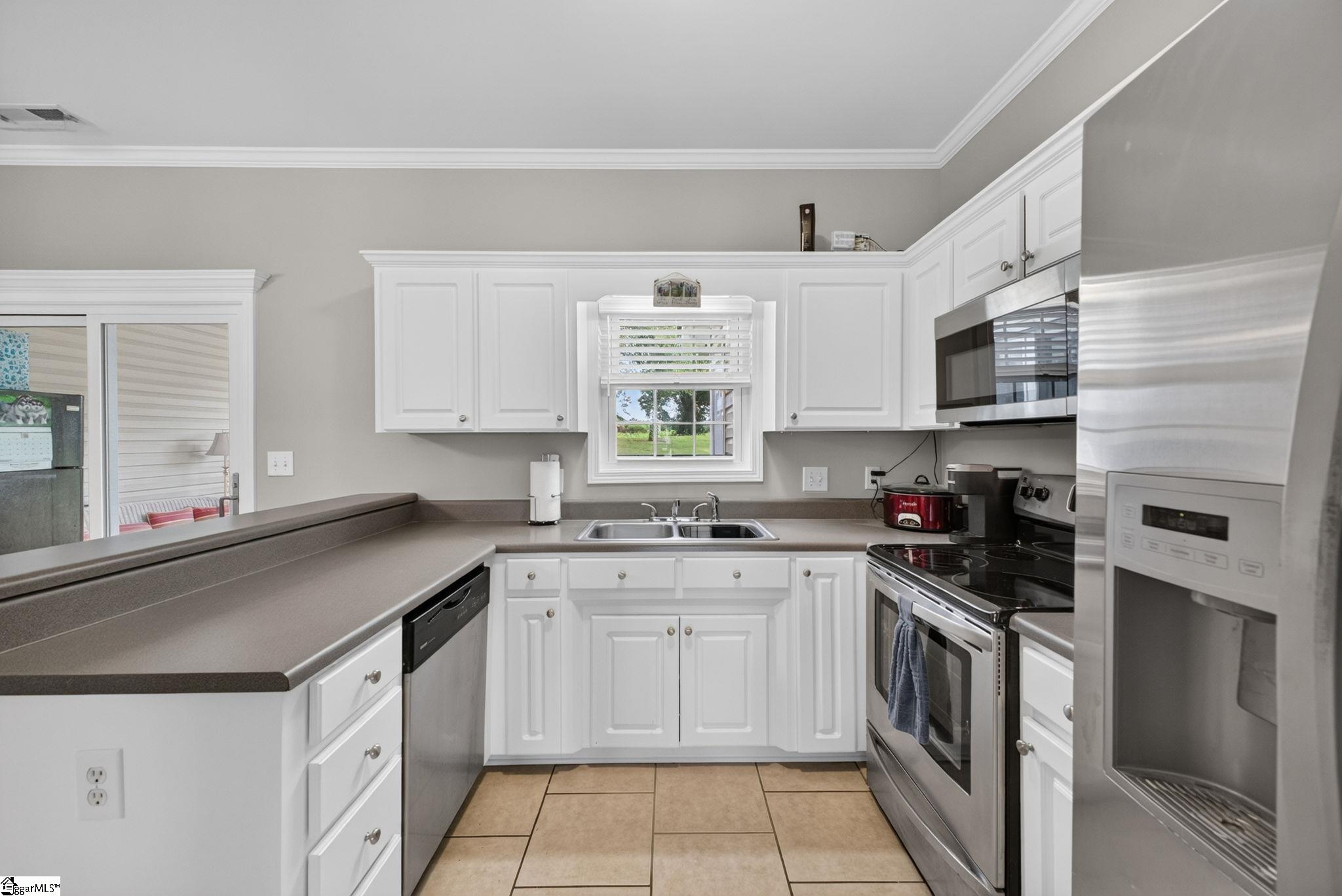 433 Rexford Drive Property Photo 11