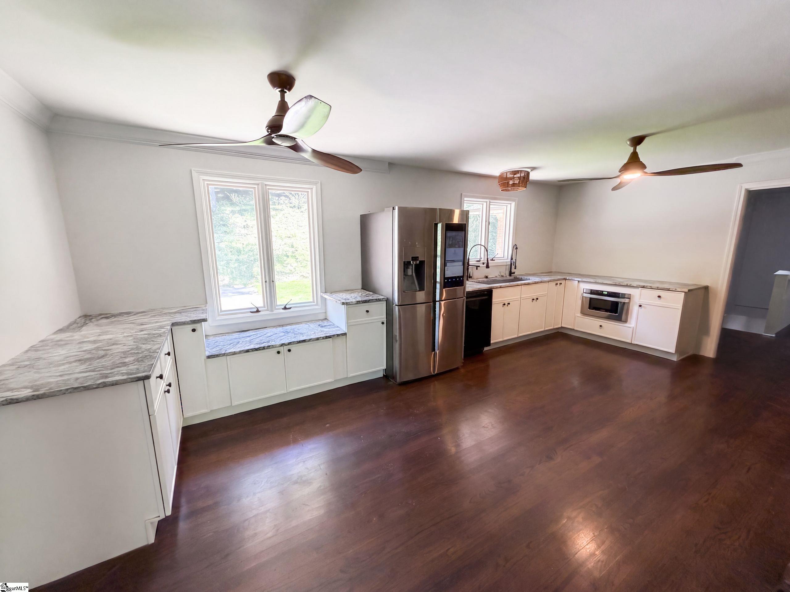 210 Lakeview Drive Property Photo 2