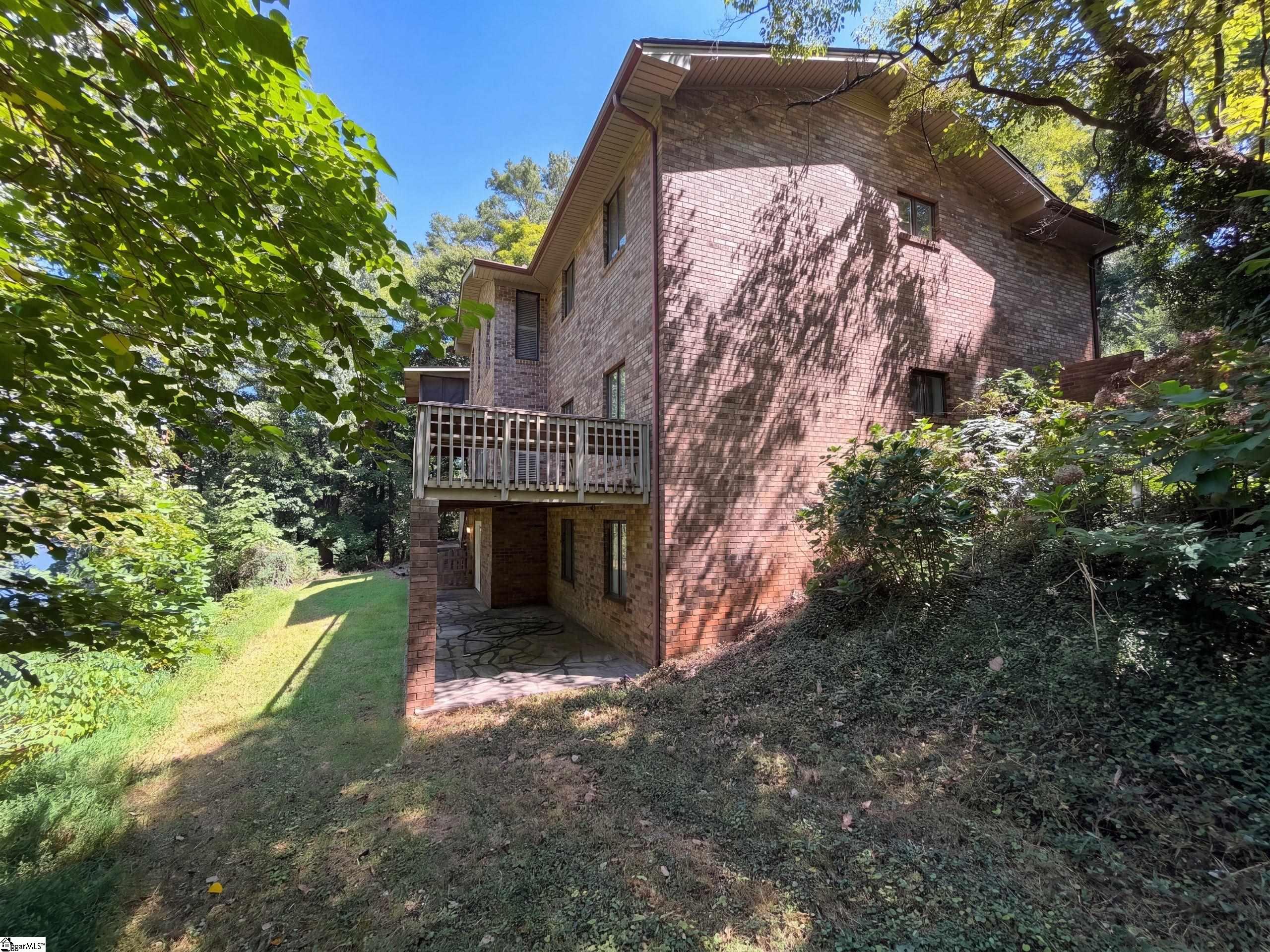 210 Lakeview Drive Property Photo 8