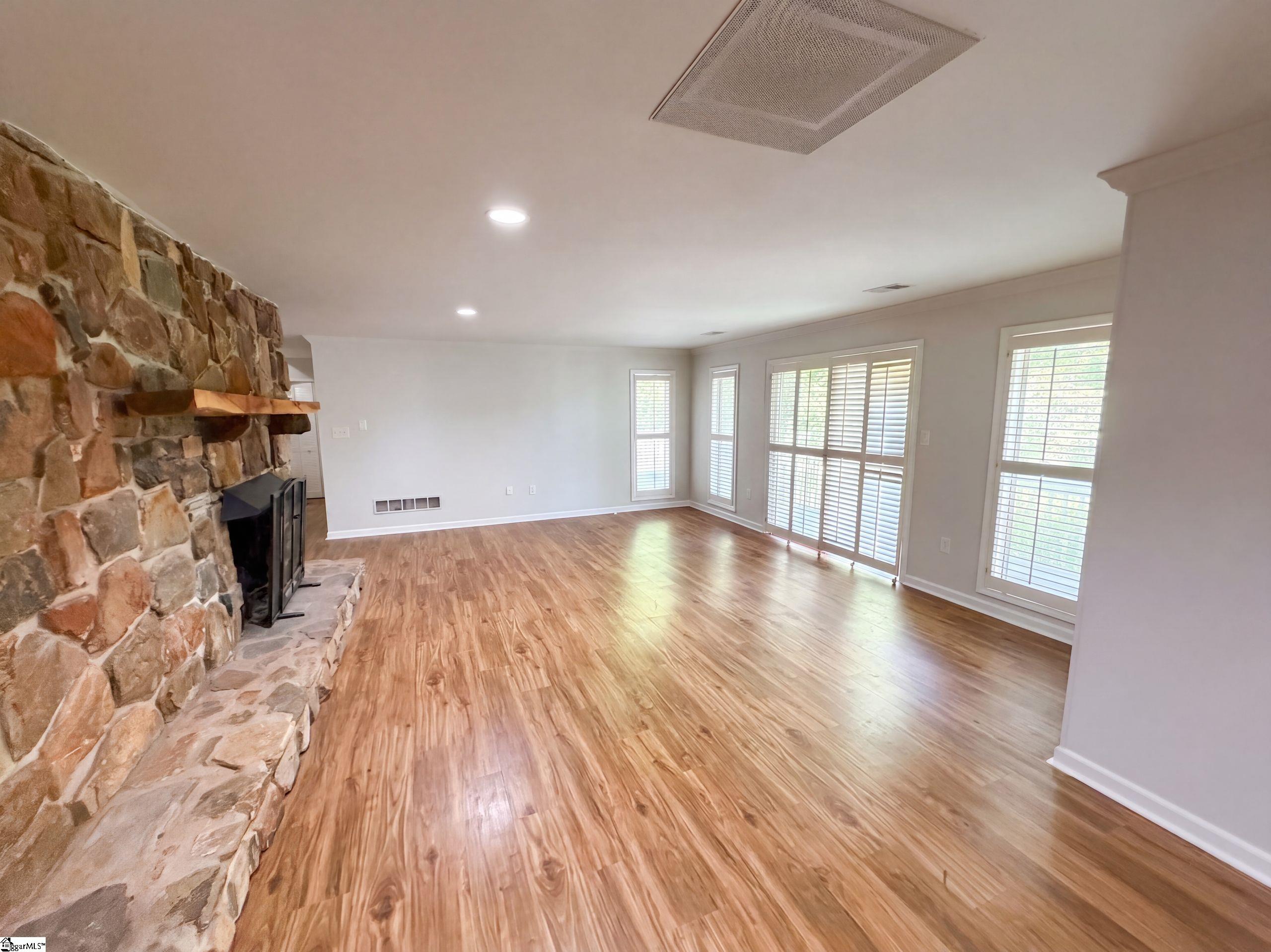 210 Lakeview Drive Property Photo 14