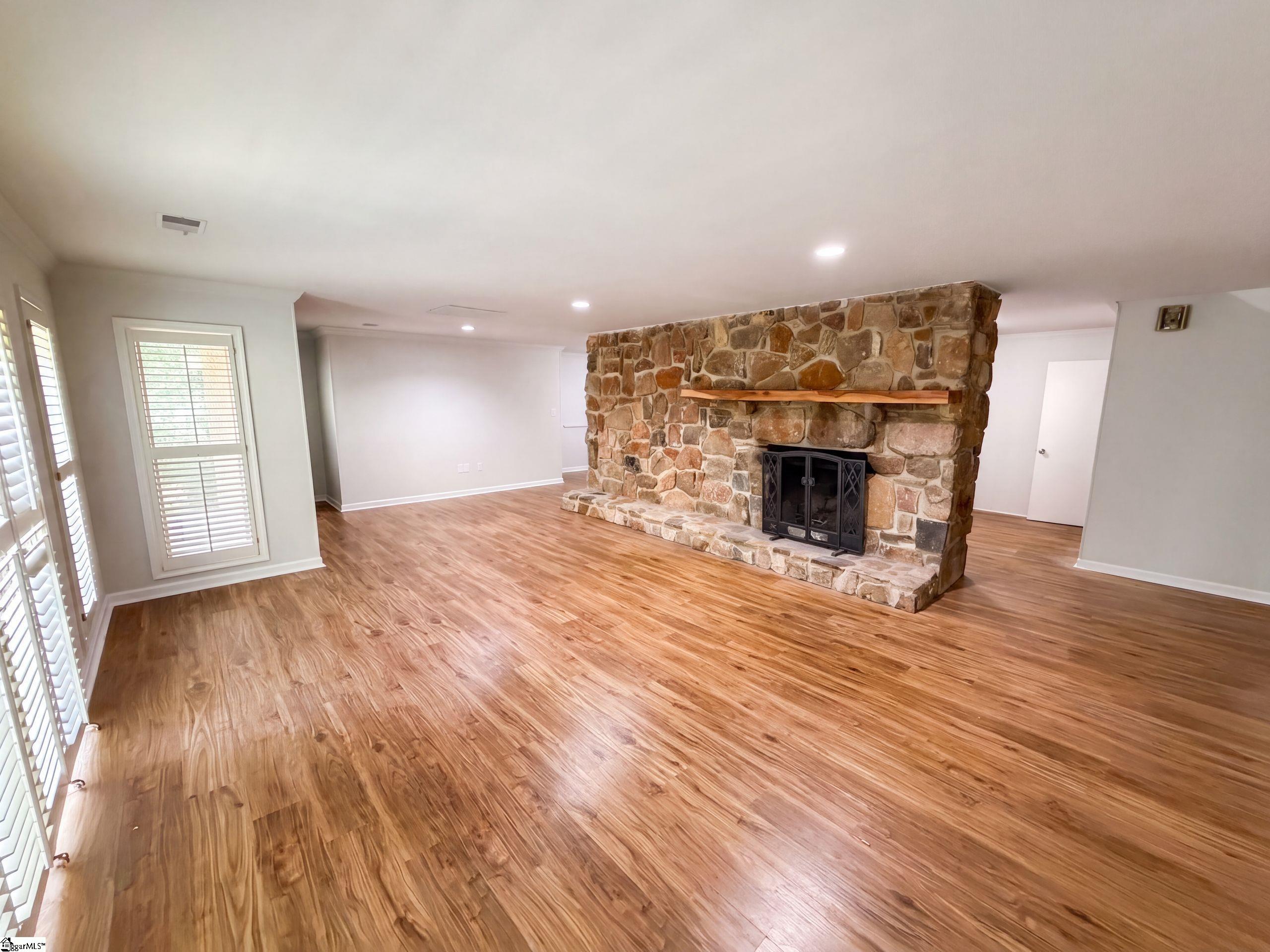 210 Lakeview Drive Property Photo 15