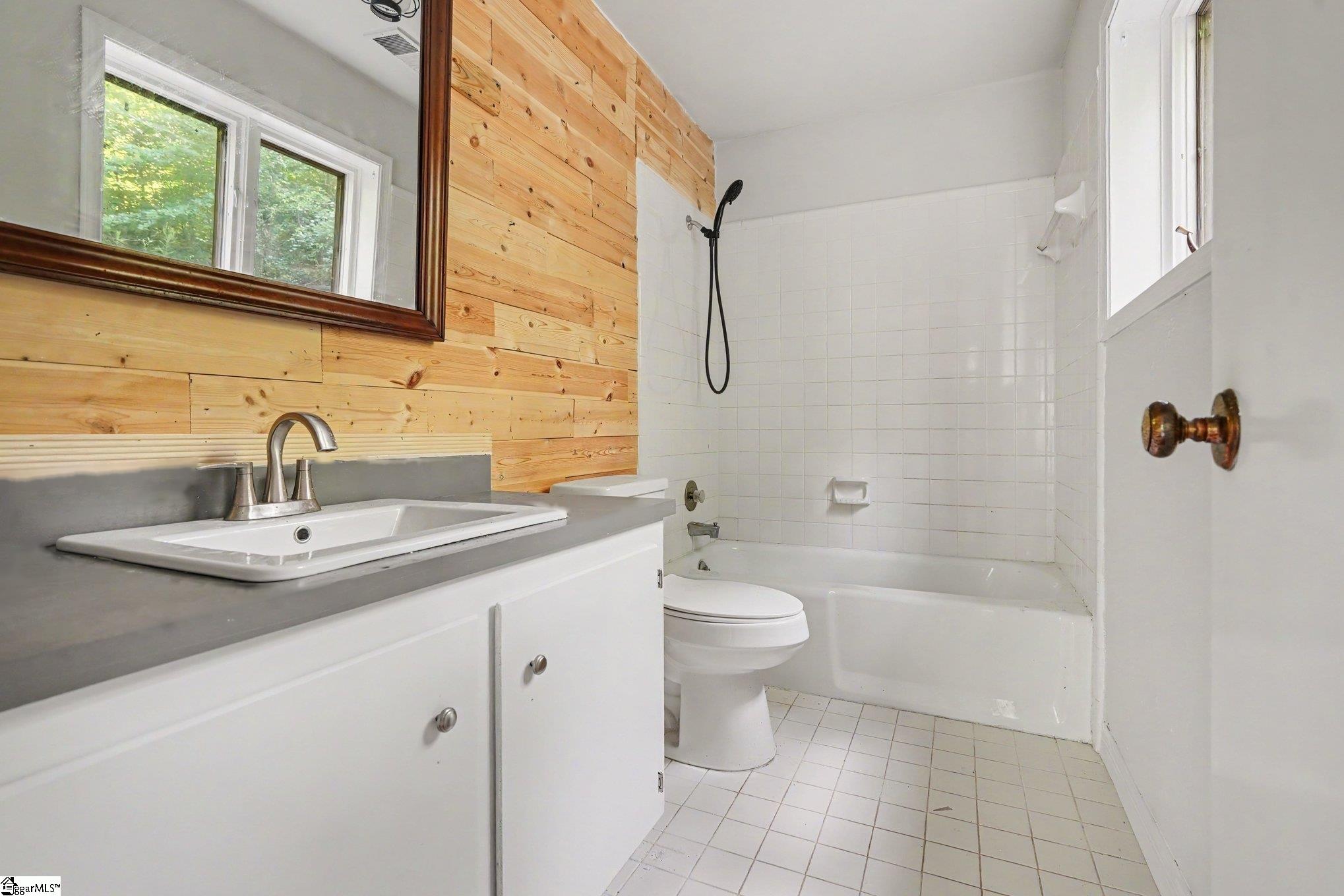 210 Lakeview Drive Property Photo 29