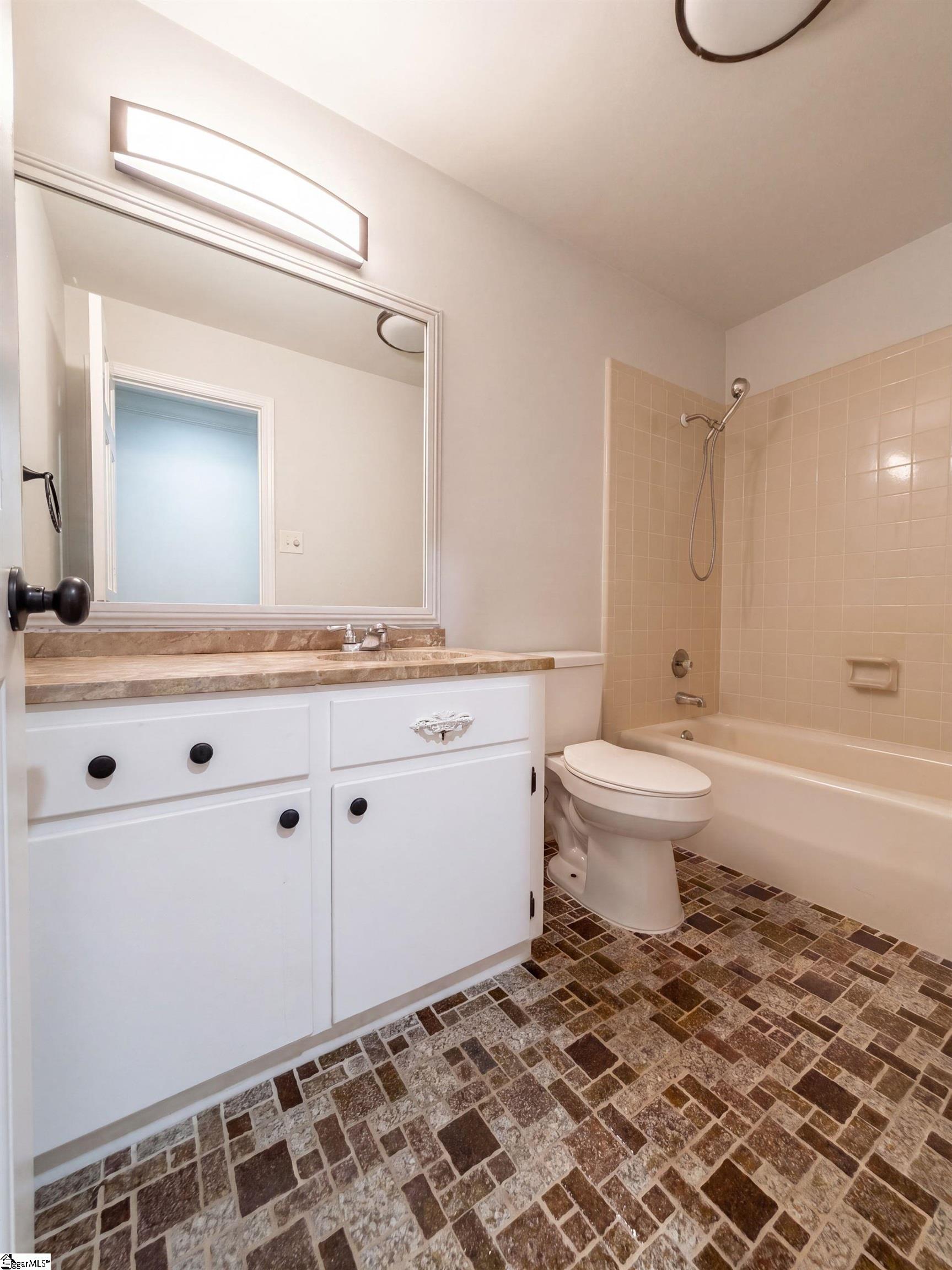 210 Lakeview Drive Property Photo 31