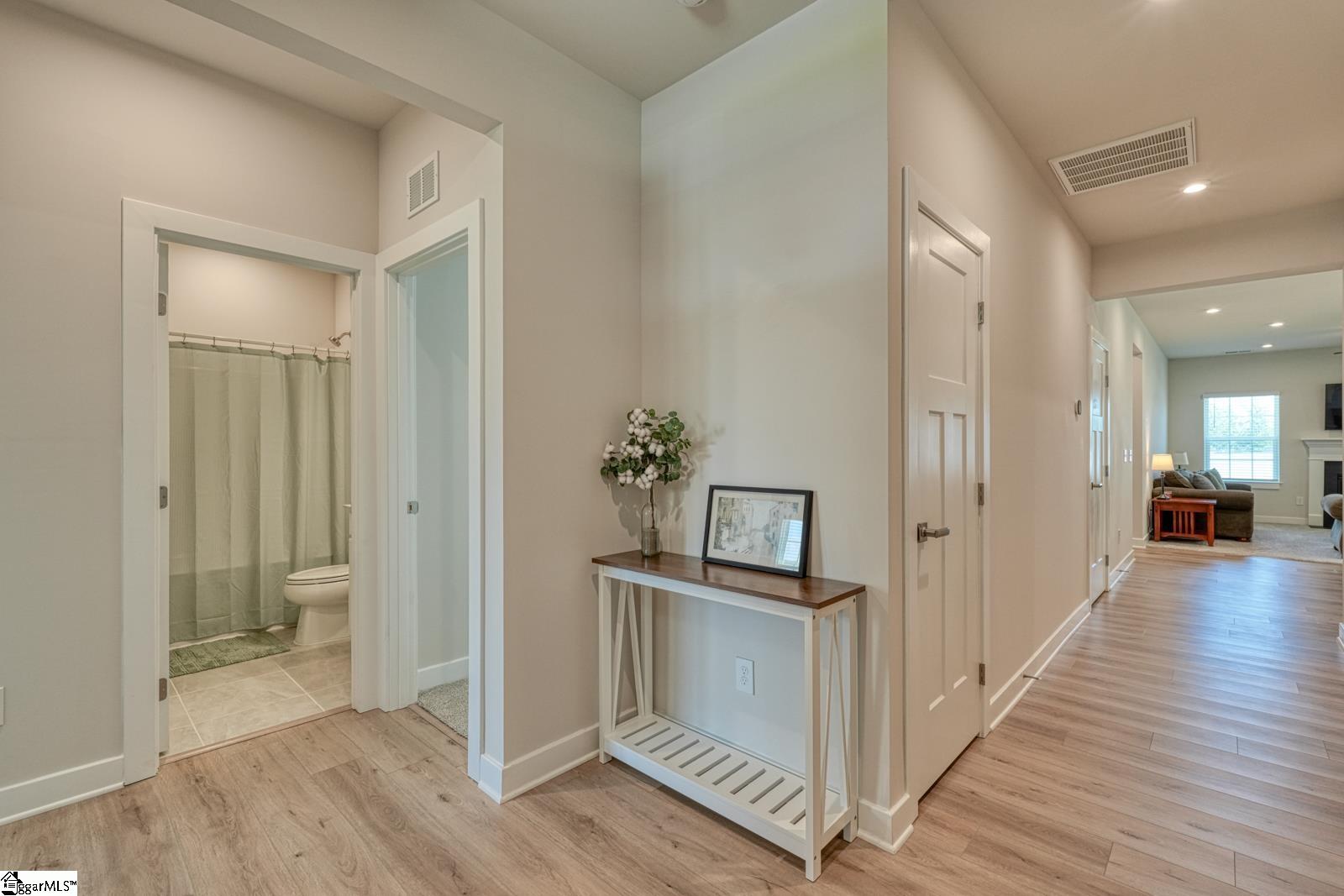 7044 Glass Court Property Photo 4