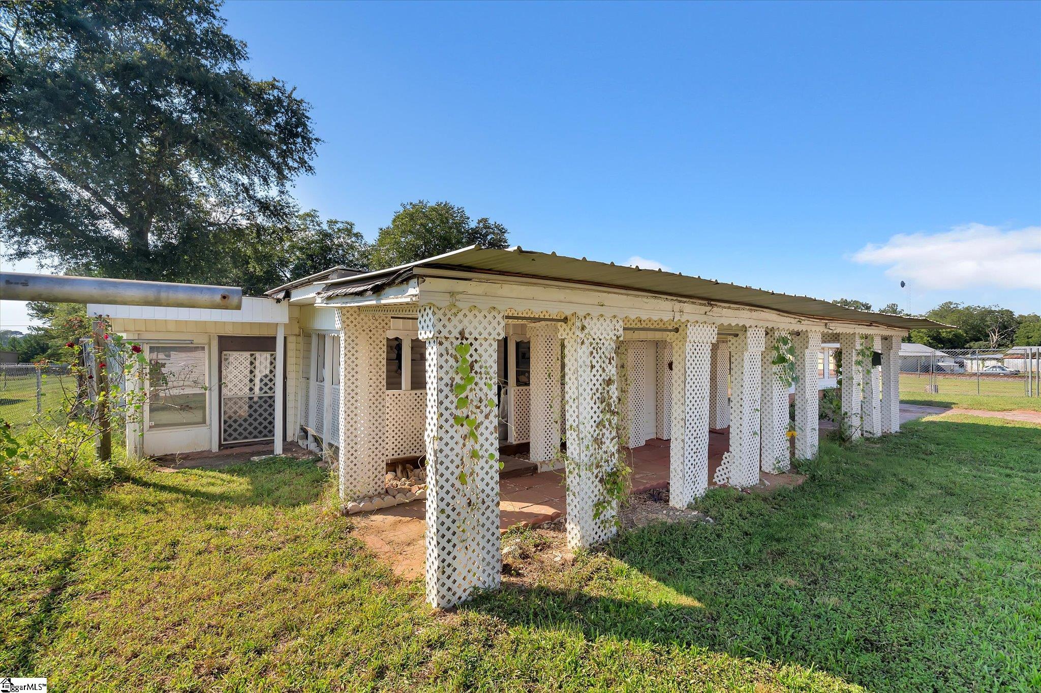 181 N Highway 150 Property Photo 32