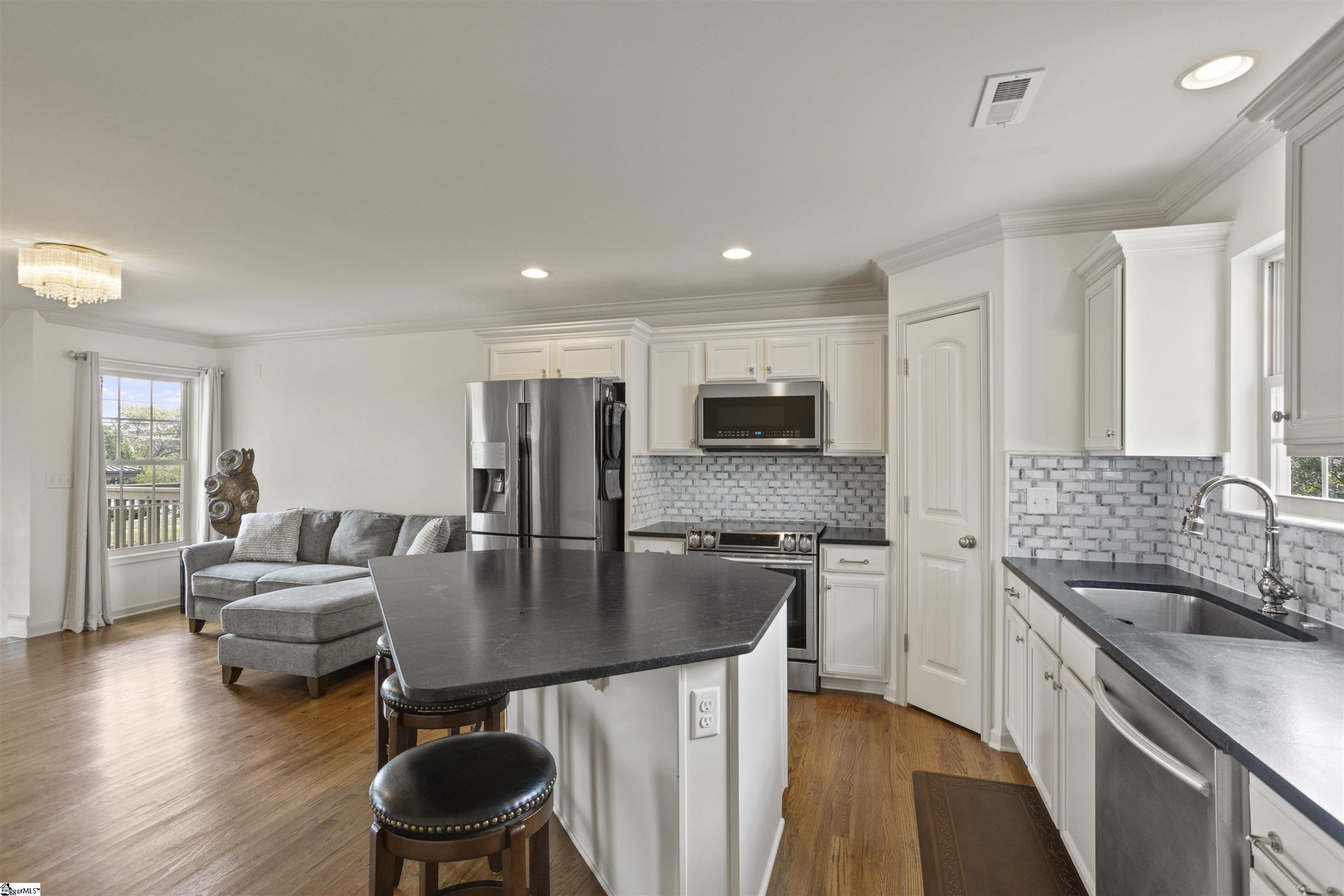 202 S Memminger Street Property Photo 6