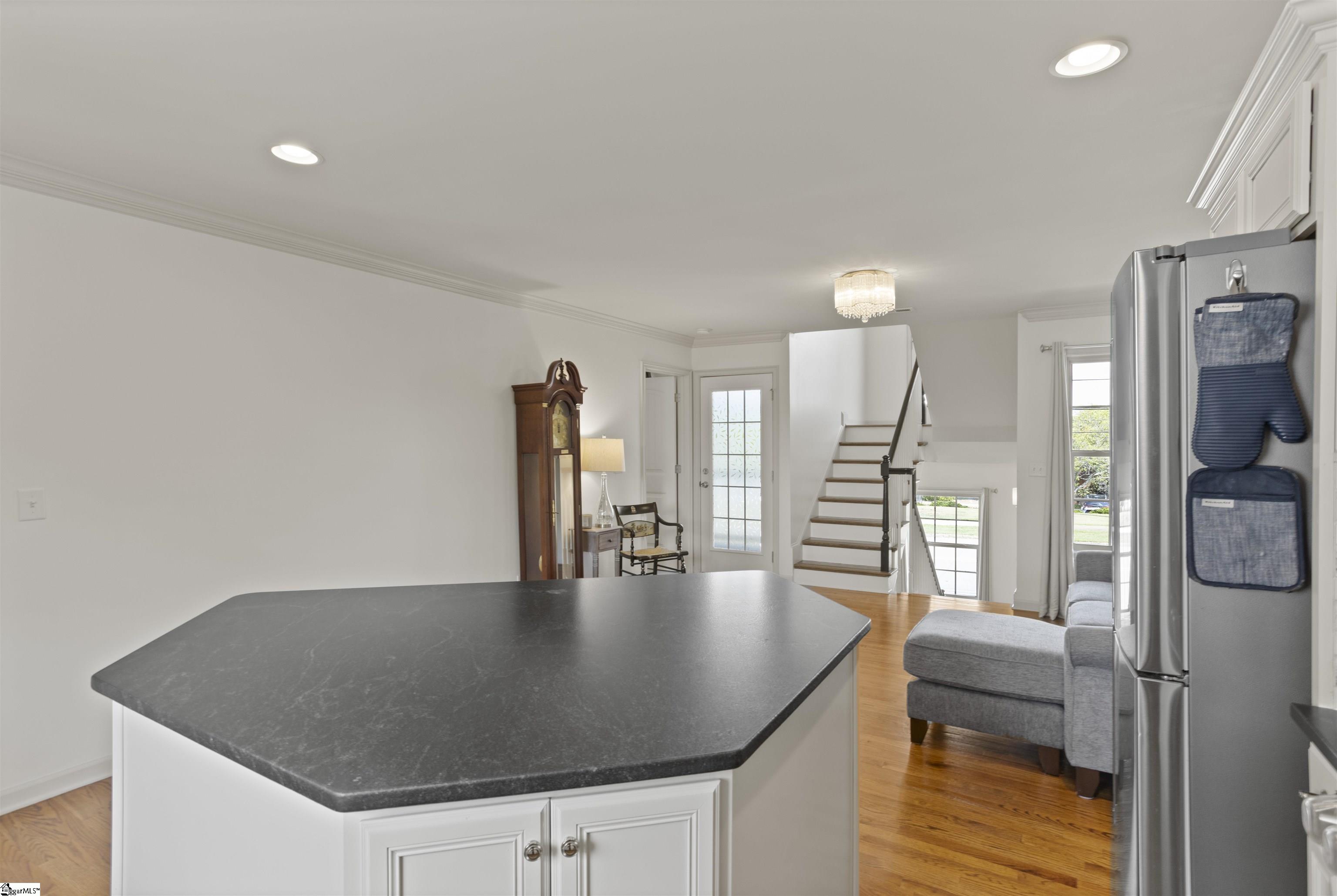 202 S Memminger Street Property Photo 9