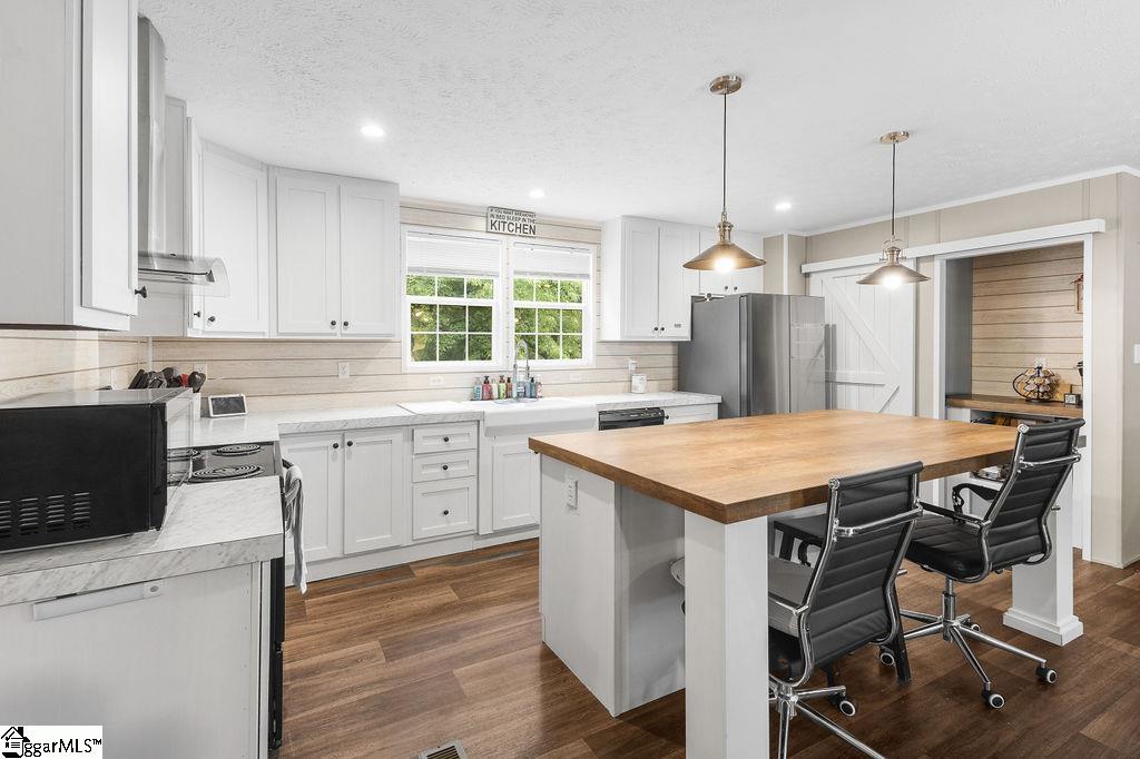 200 Eva Plaza Property Photo 4