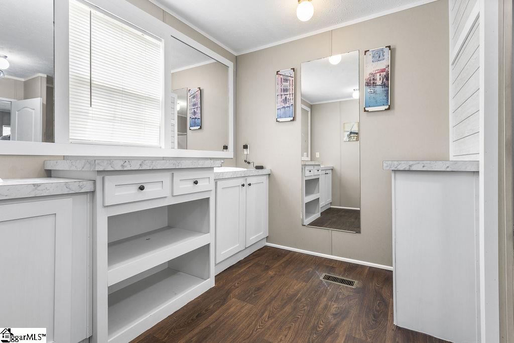 200 Eva Plaza Property Photo 20