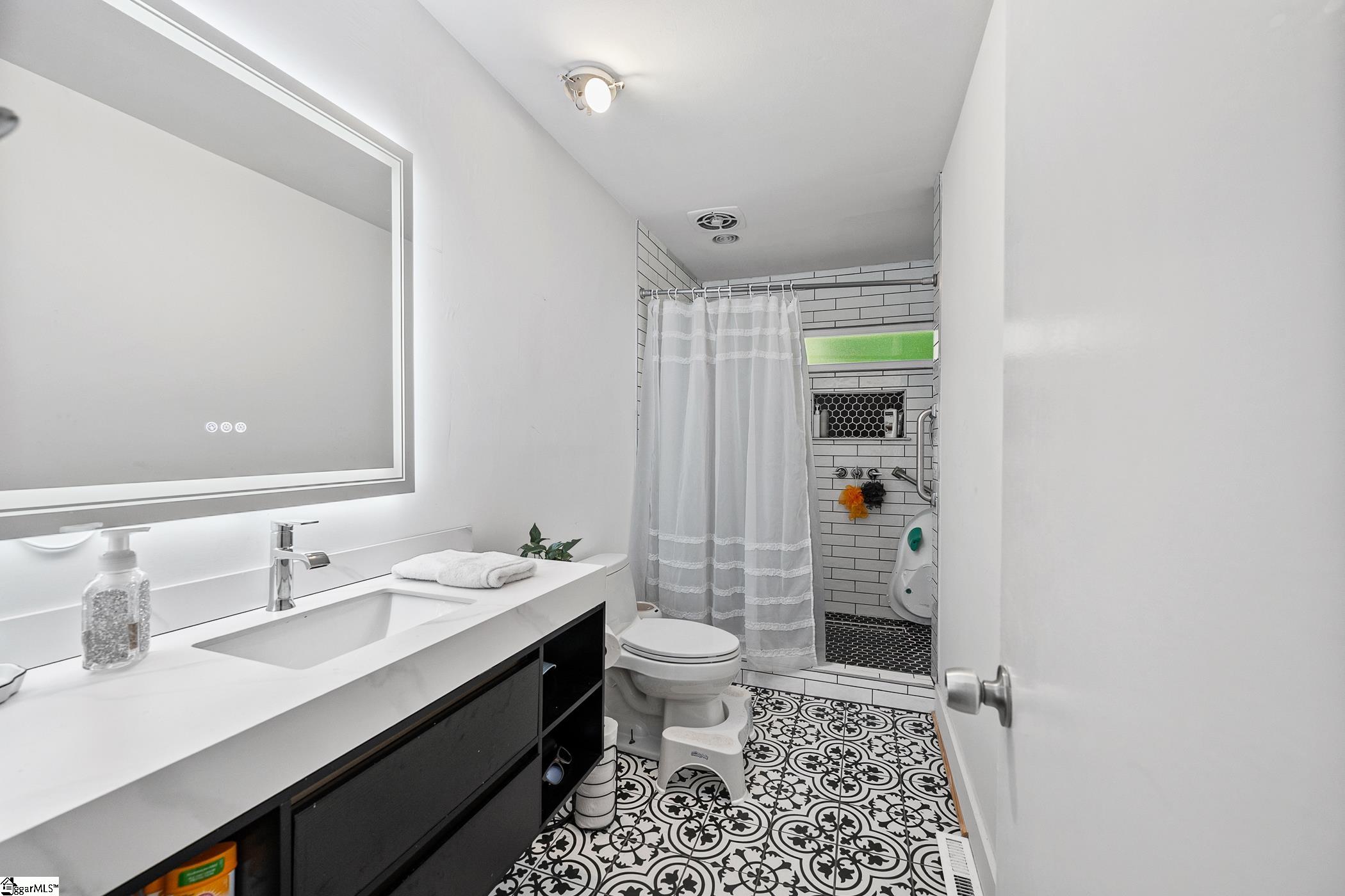 102 Ravensworth Road Property Photo 16