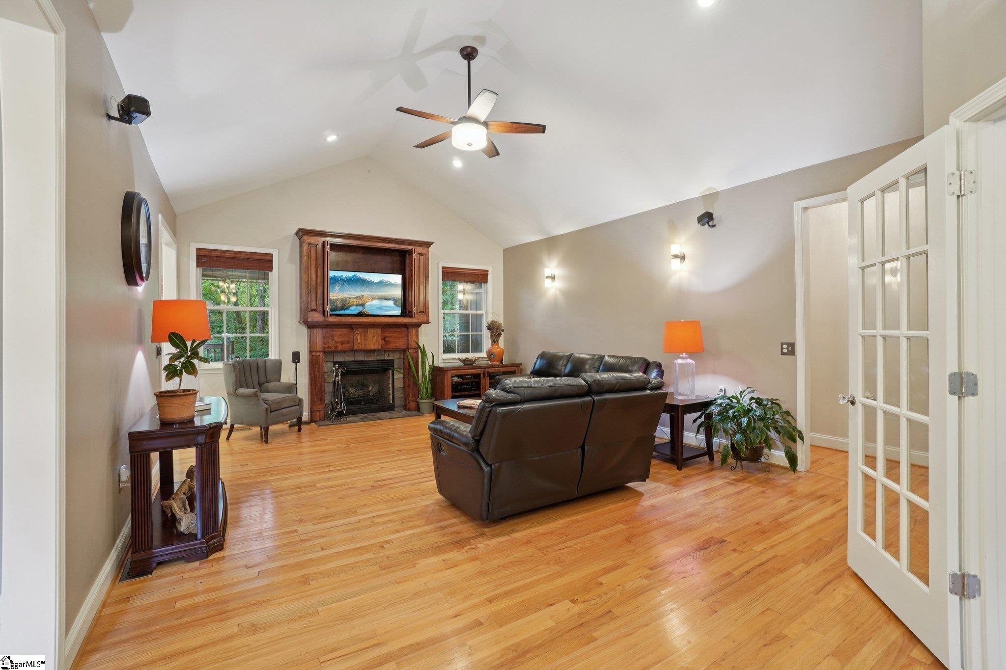 100 Paris Glen Way Property Photo 4
