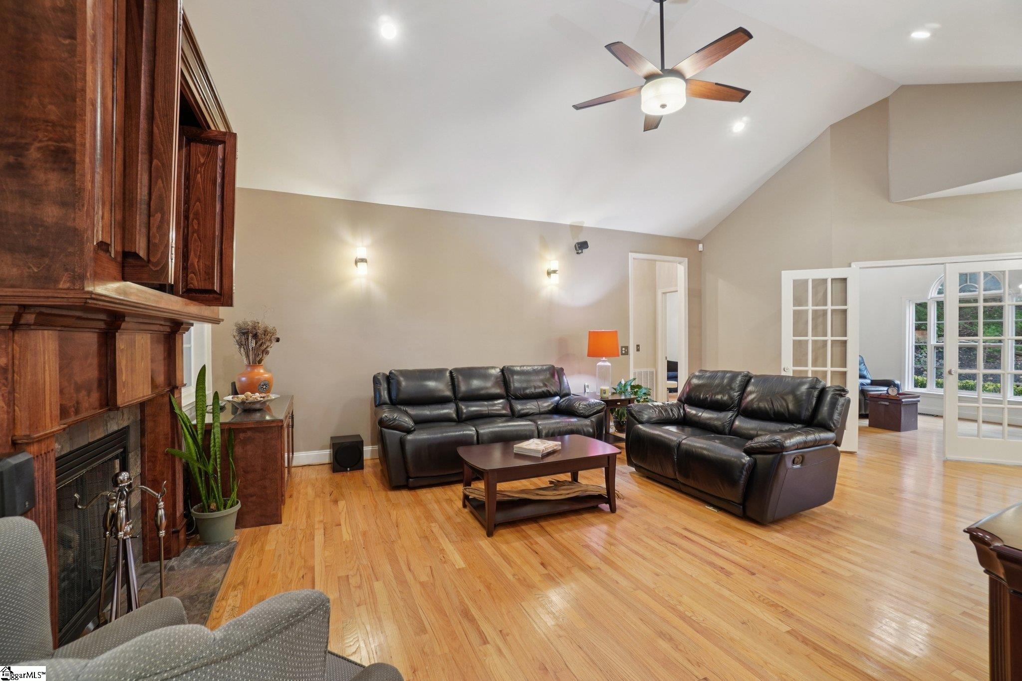 100 Paris Glen Way Property Photo 6
