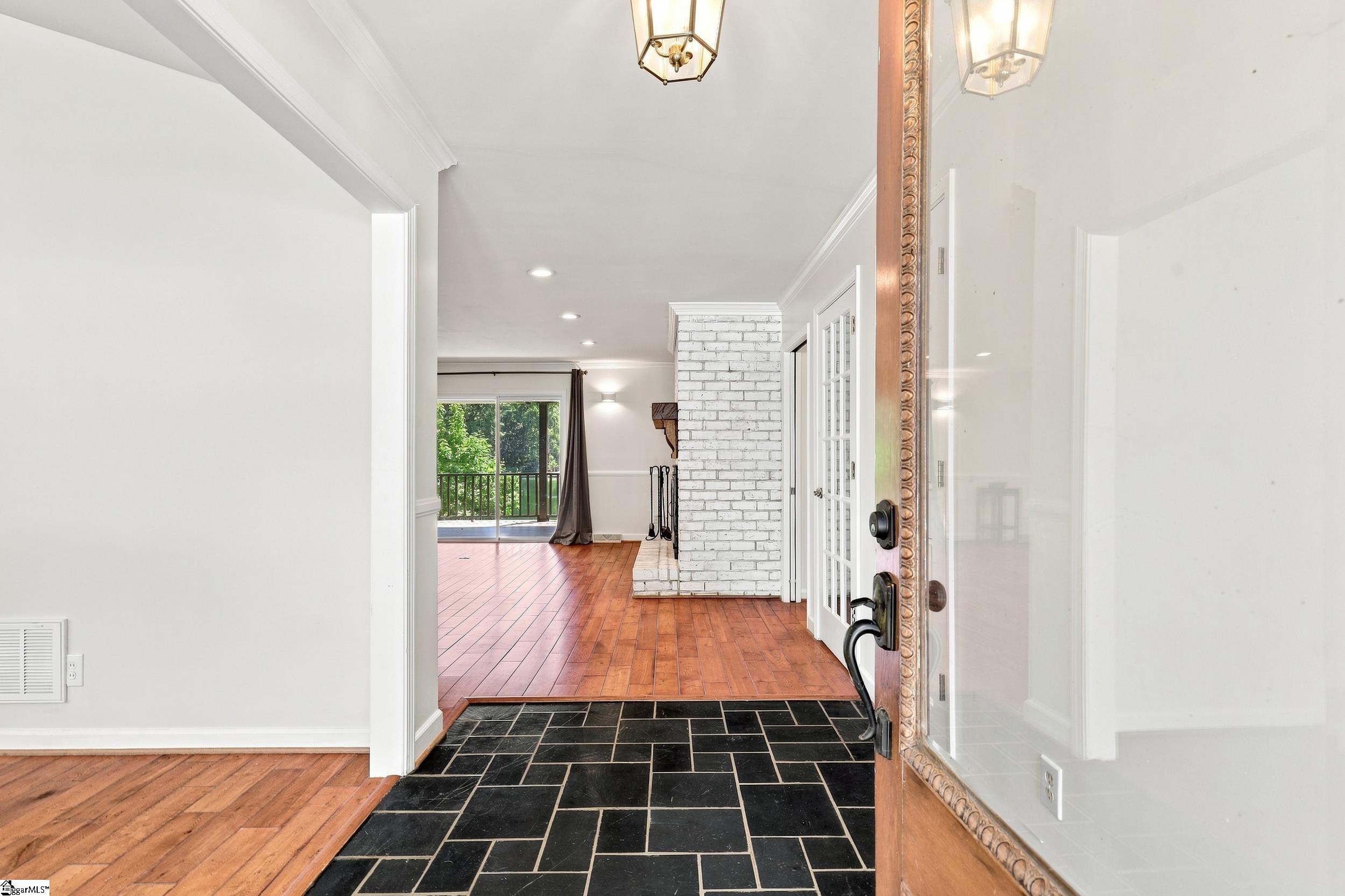 110 Stonehedge Drive Property Photo 3