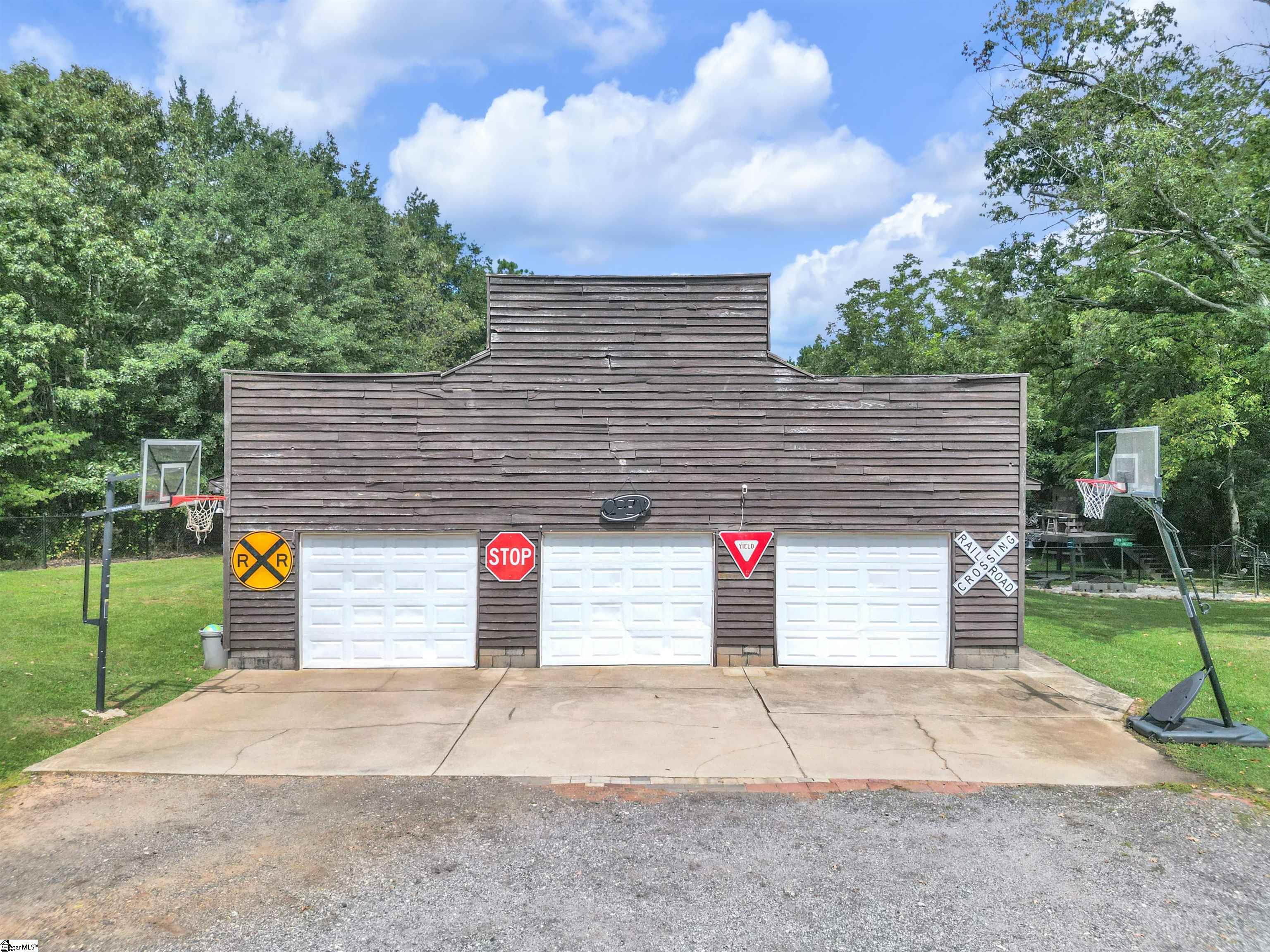 4056 Ridge Road Property Photo 8